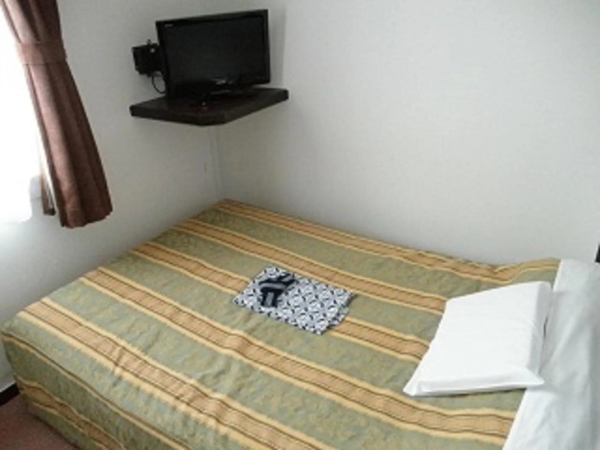 Bed in Hotel Terminal Inn