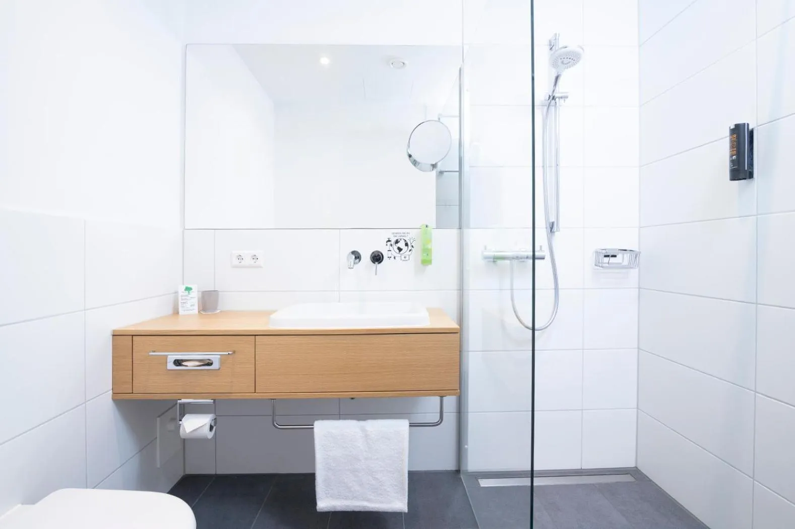 Bathroom in DEKRA Congresshotel Wart