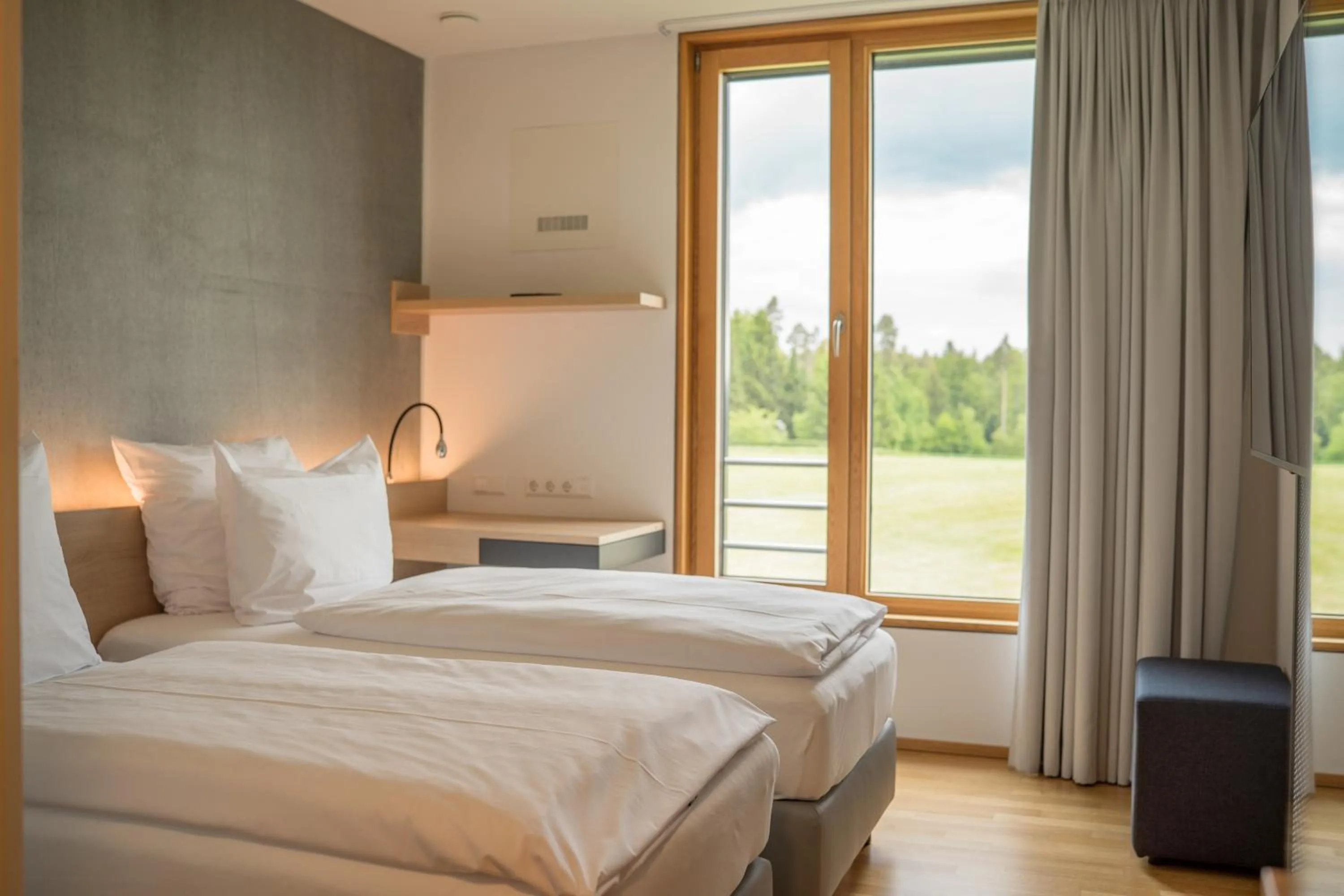 Photo of the whole room, Bed in DEKRA Congresshotel Wart