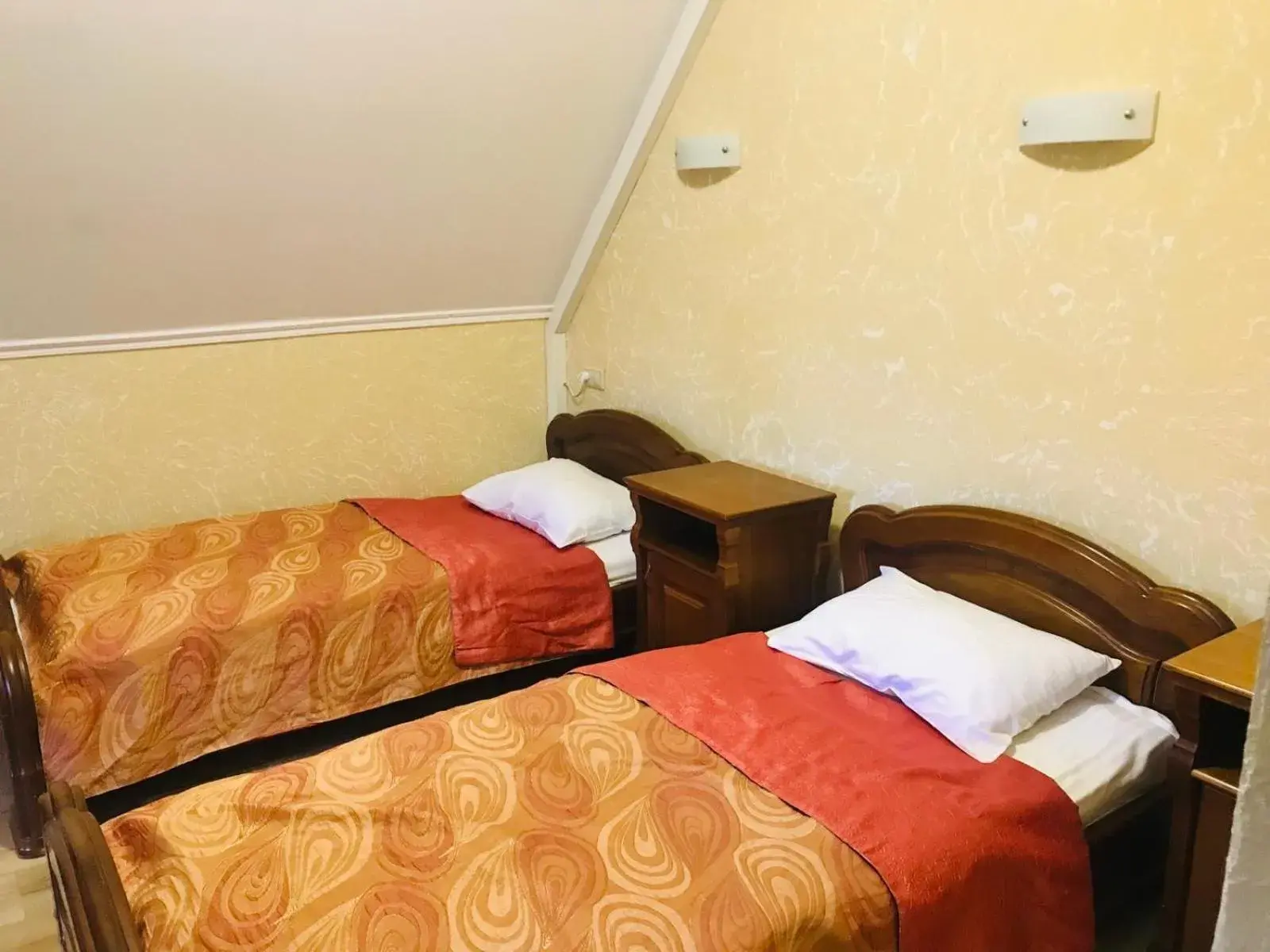 Standard Twin Room in Red Stone Standard Twin Room in Red Stone