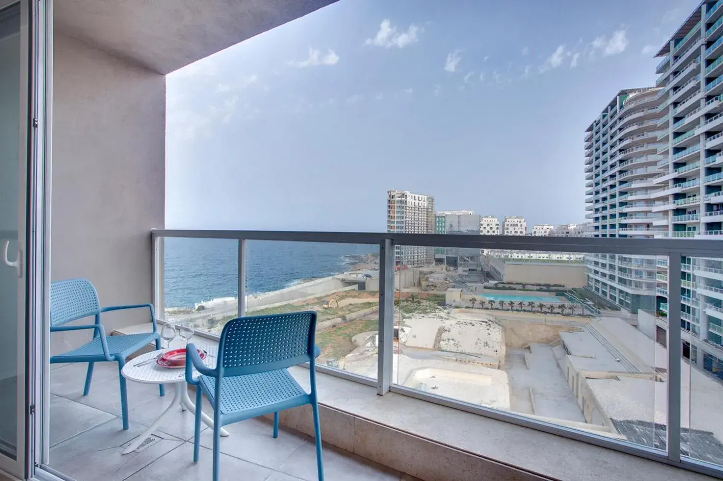 Modern Seaview Apartment In a Prime Location Modern Seaview Apartment In a Prime Location