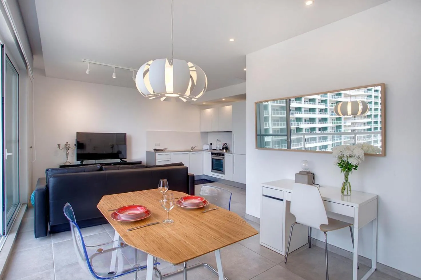 Modern Seaview Apartment In a Prime Location