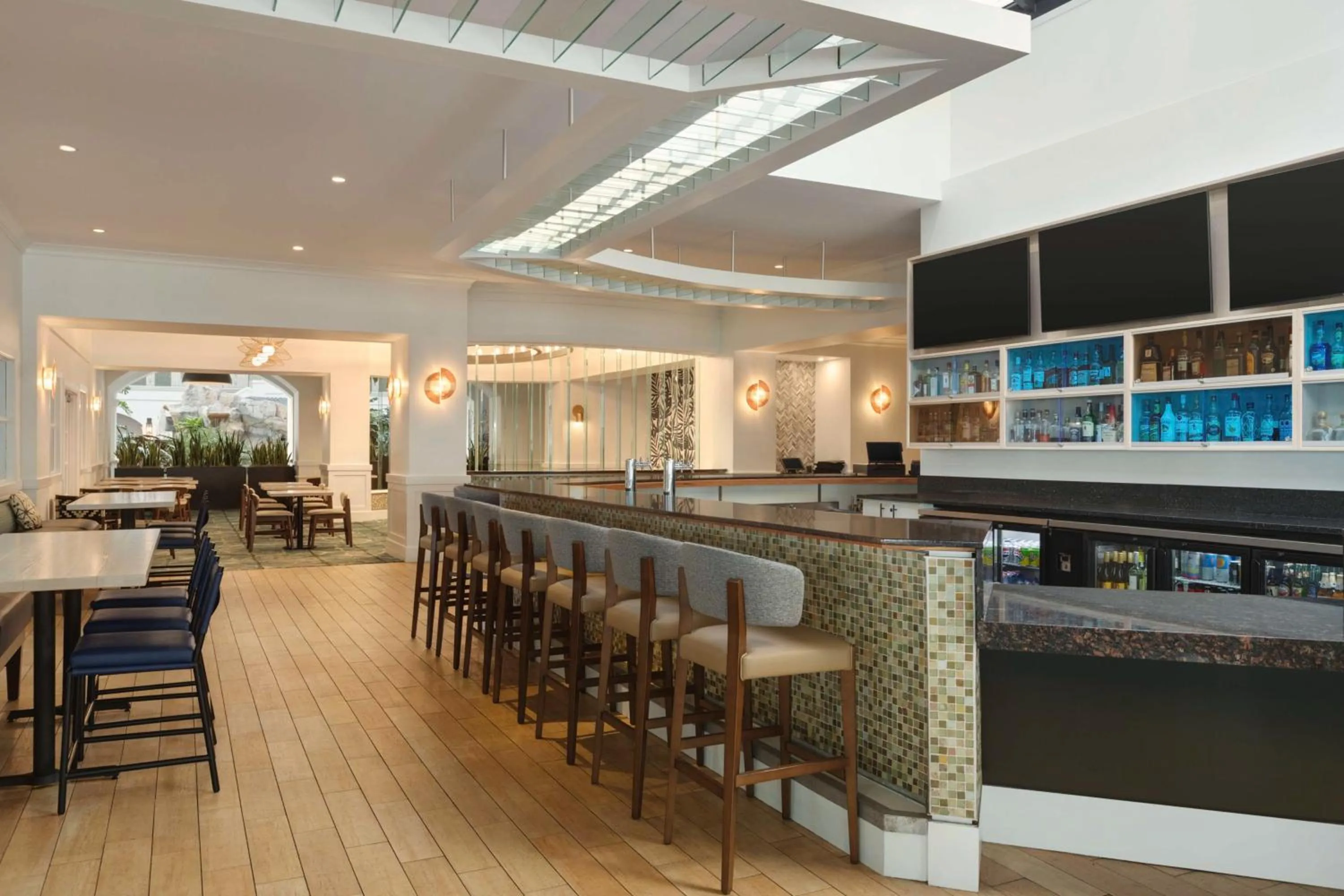 Lounge or bar in Embassy Suites by Hilton Fort Lauderdale 17th Street