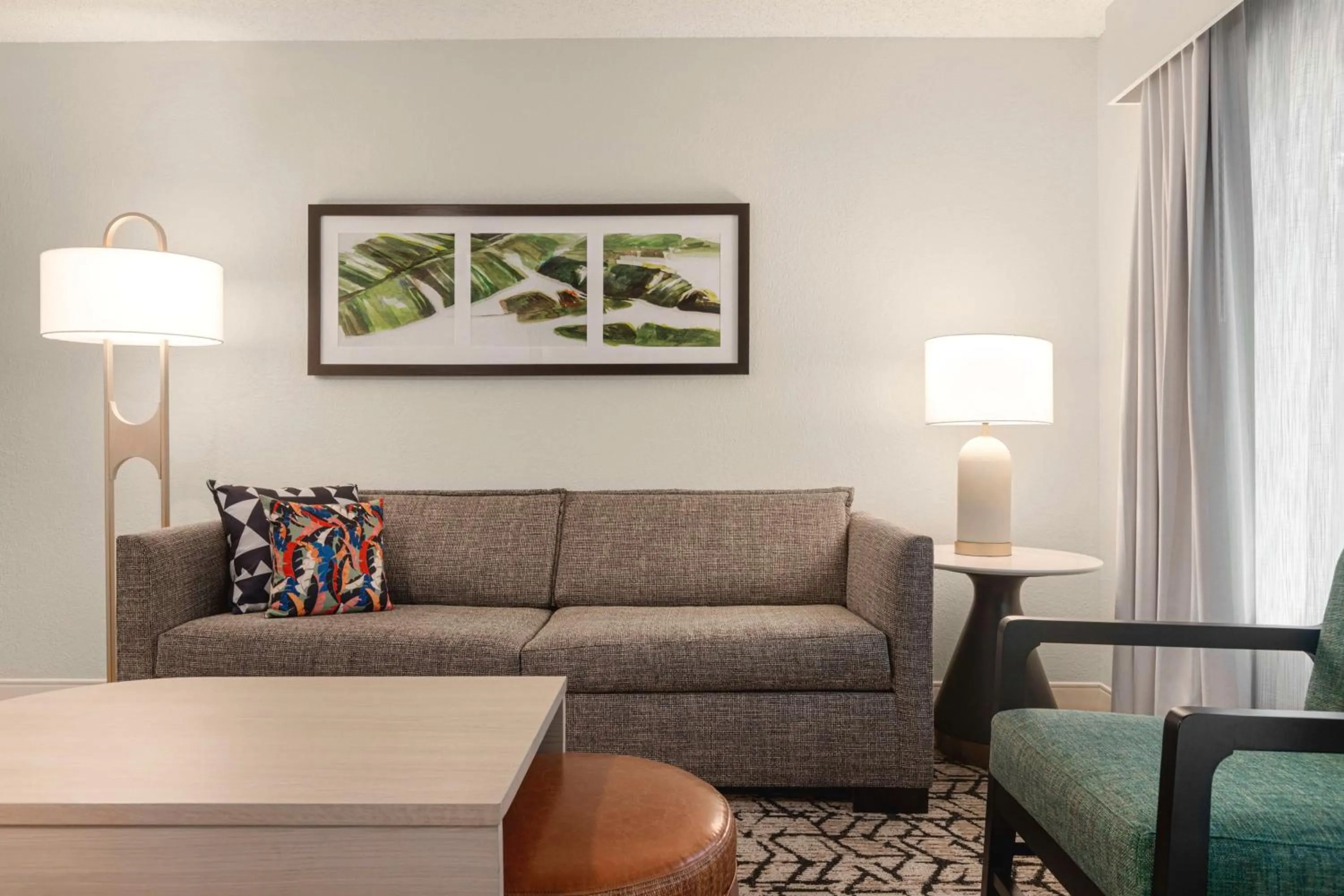 Living room in Embassy Suites by Hilton Fort Lauderdale 17th Street