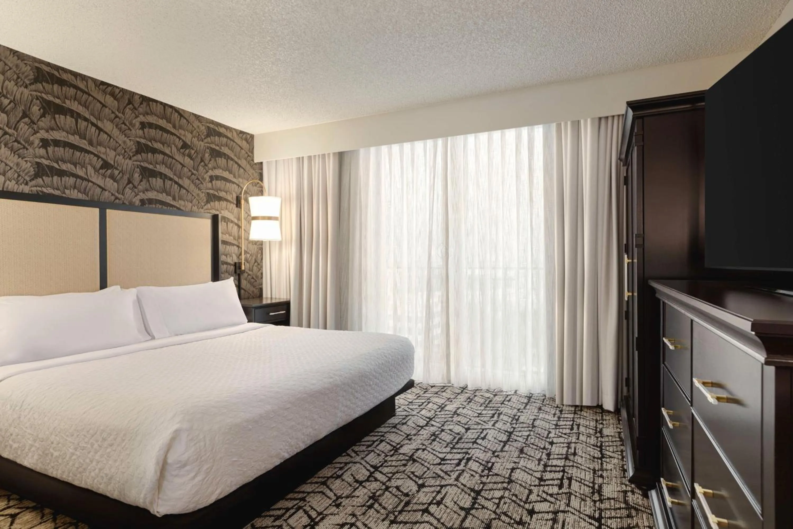 Bed in Embassy Suites by Hilton Fort Lauderdale 17th Street