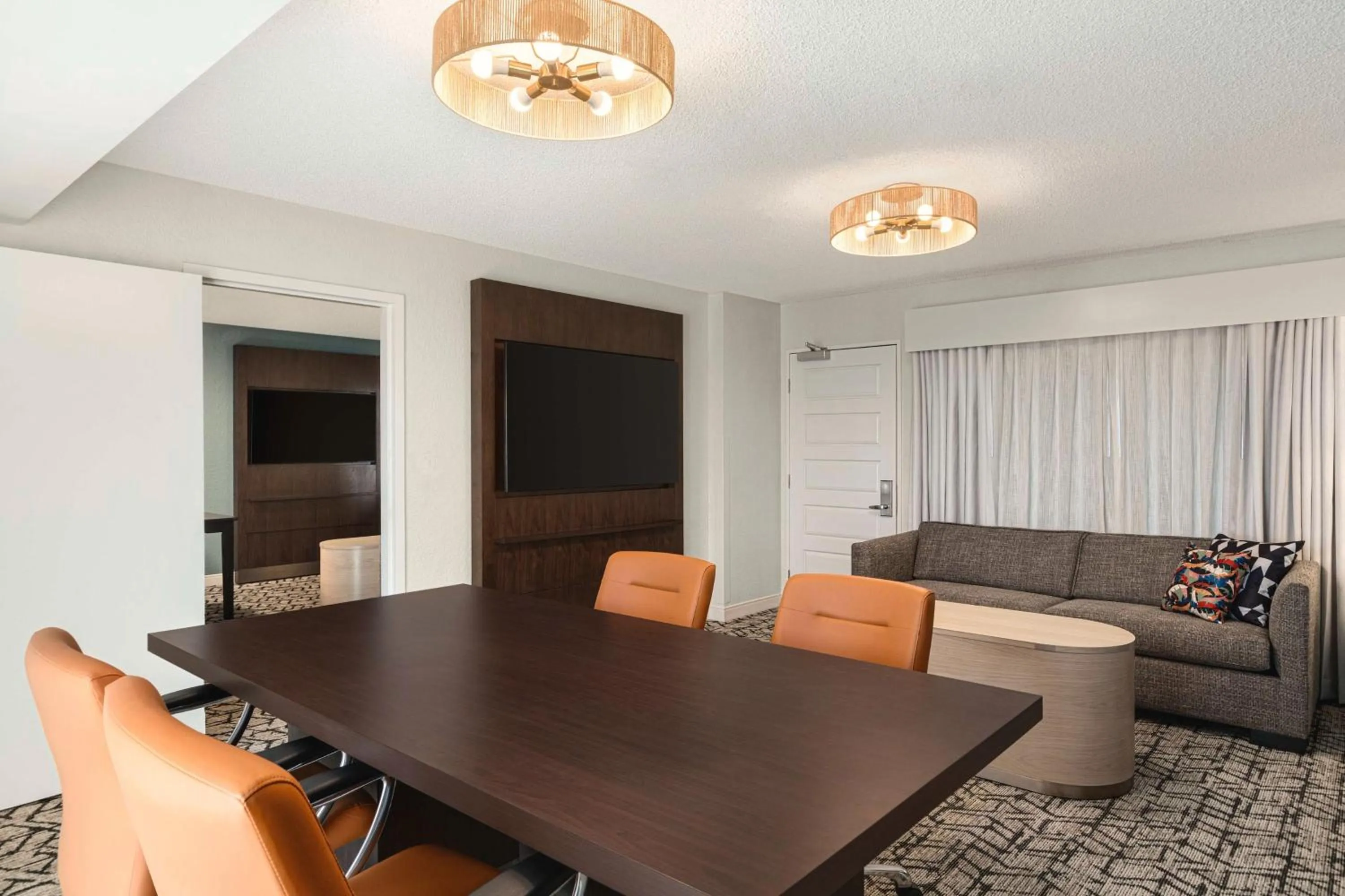 Living room in Embassy Suites by Hilton Fort Lauderdale 17th Street