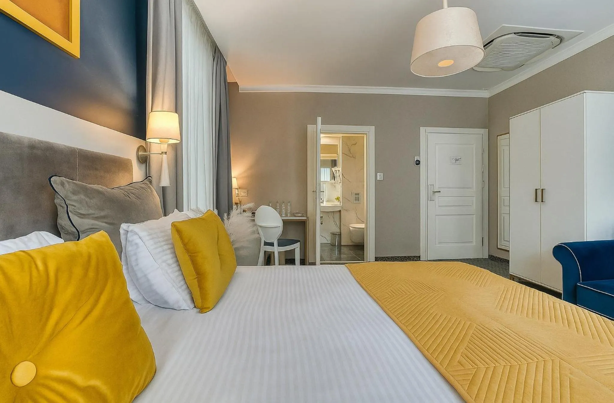 Photo of the whole room, Bed in Hotel Villa Art Novis City Center