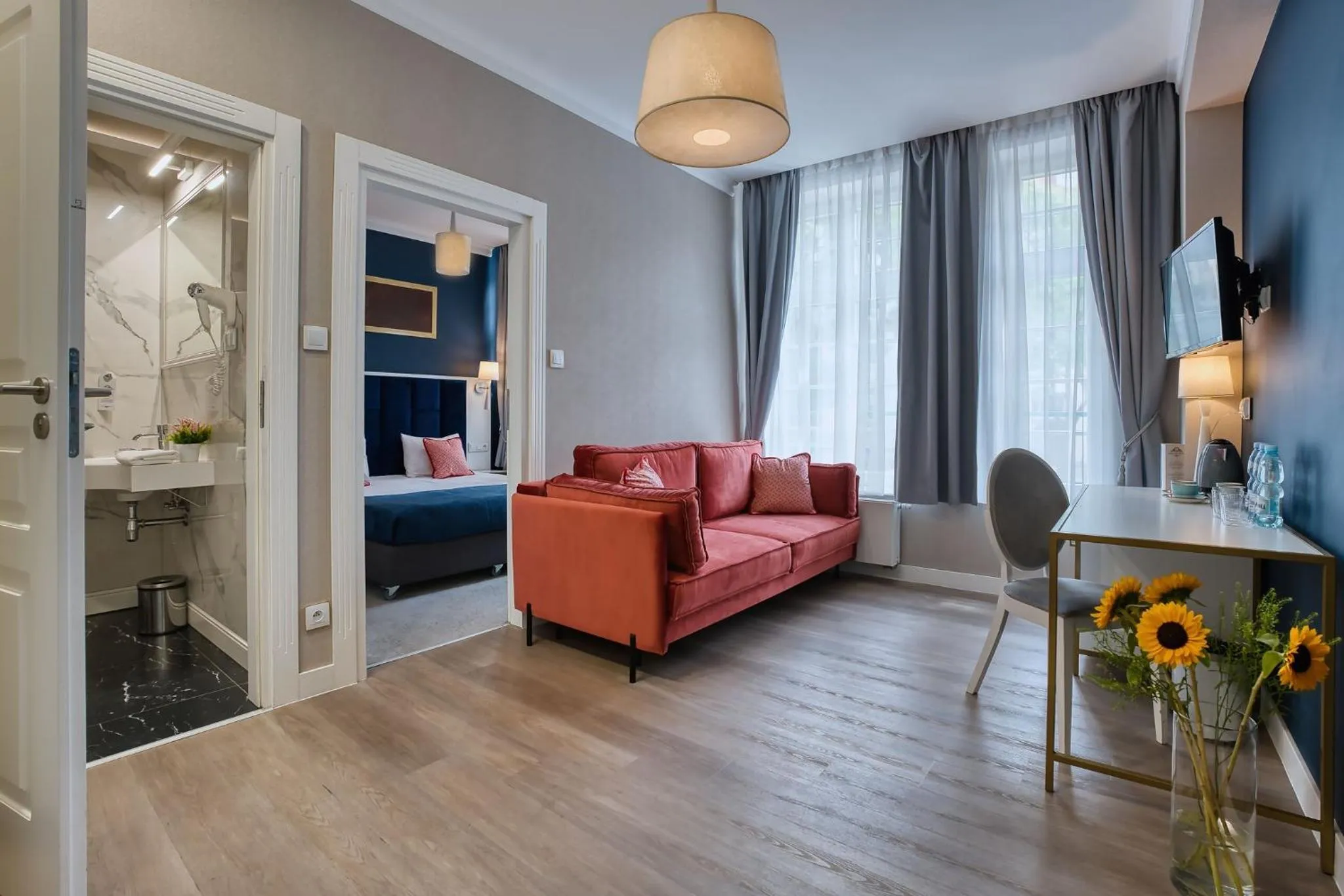 Living room, Bed in Hotel Villa Art Novis City Center