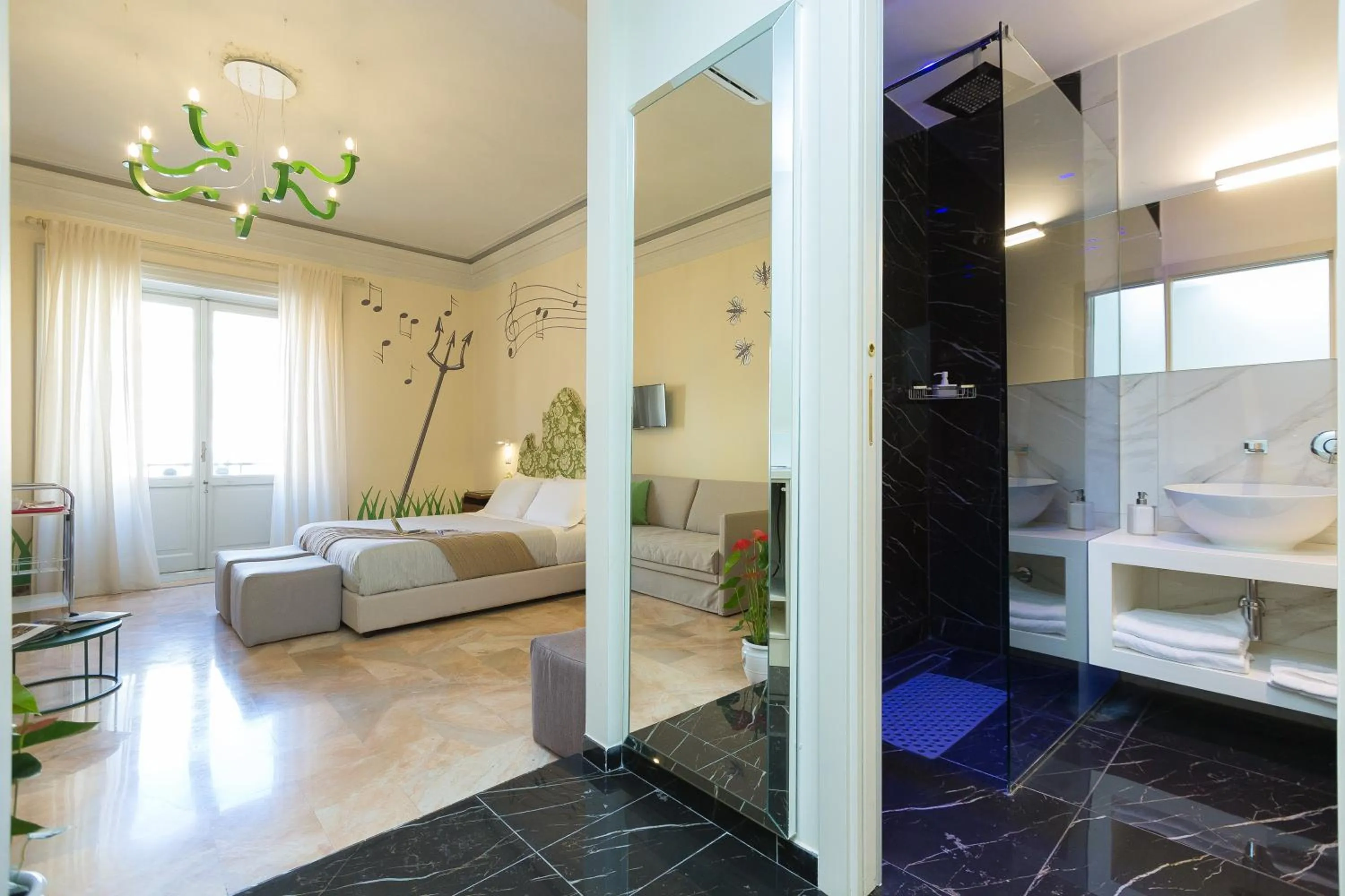 Bed in Tritone 125 Suite