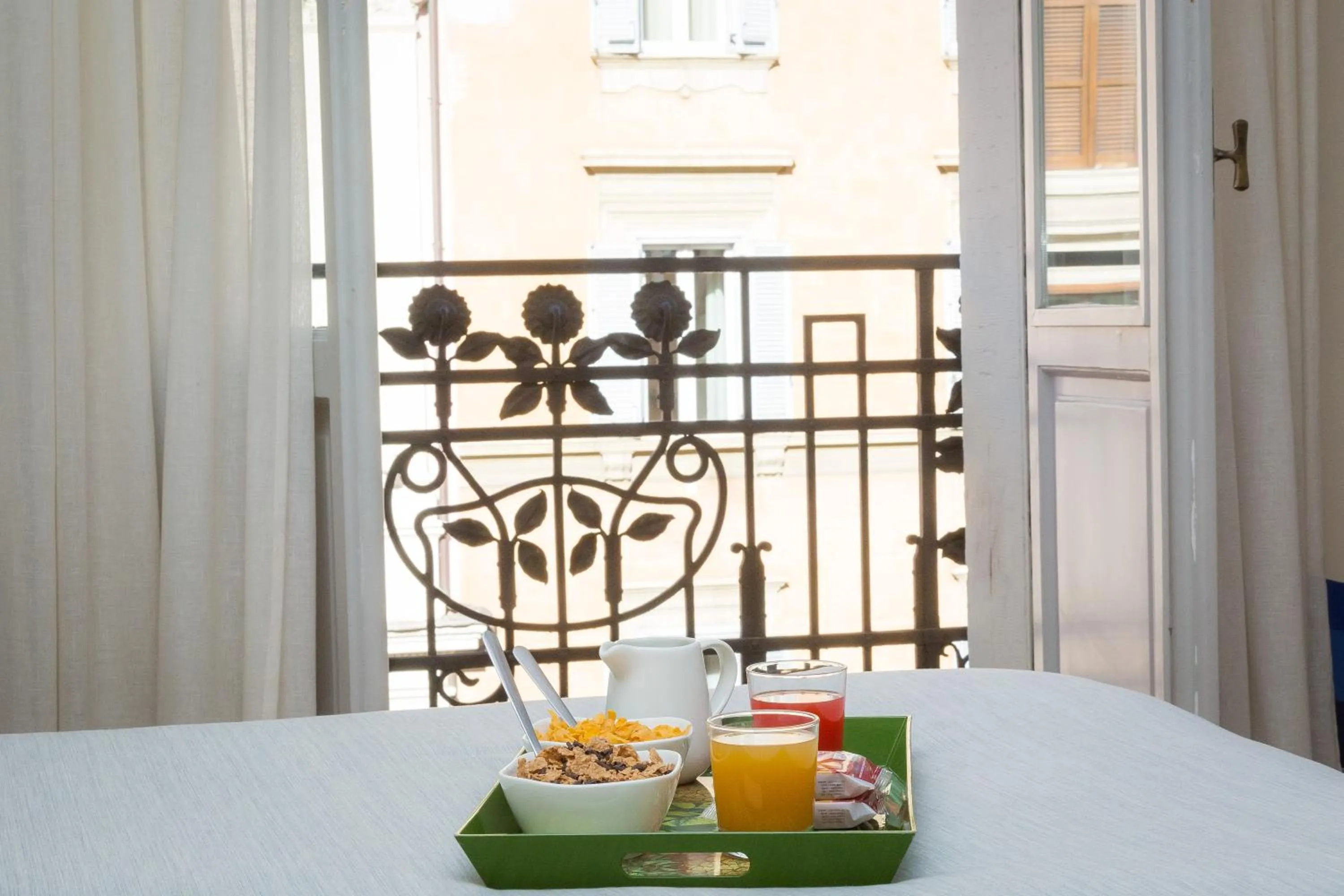 Bed in Tritone 125 Suite