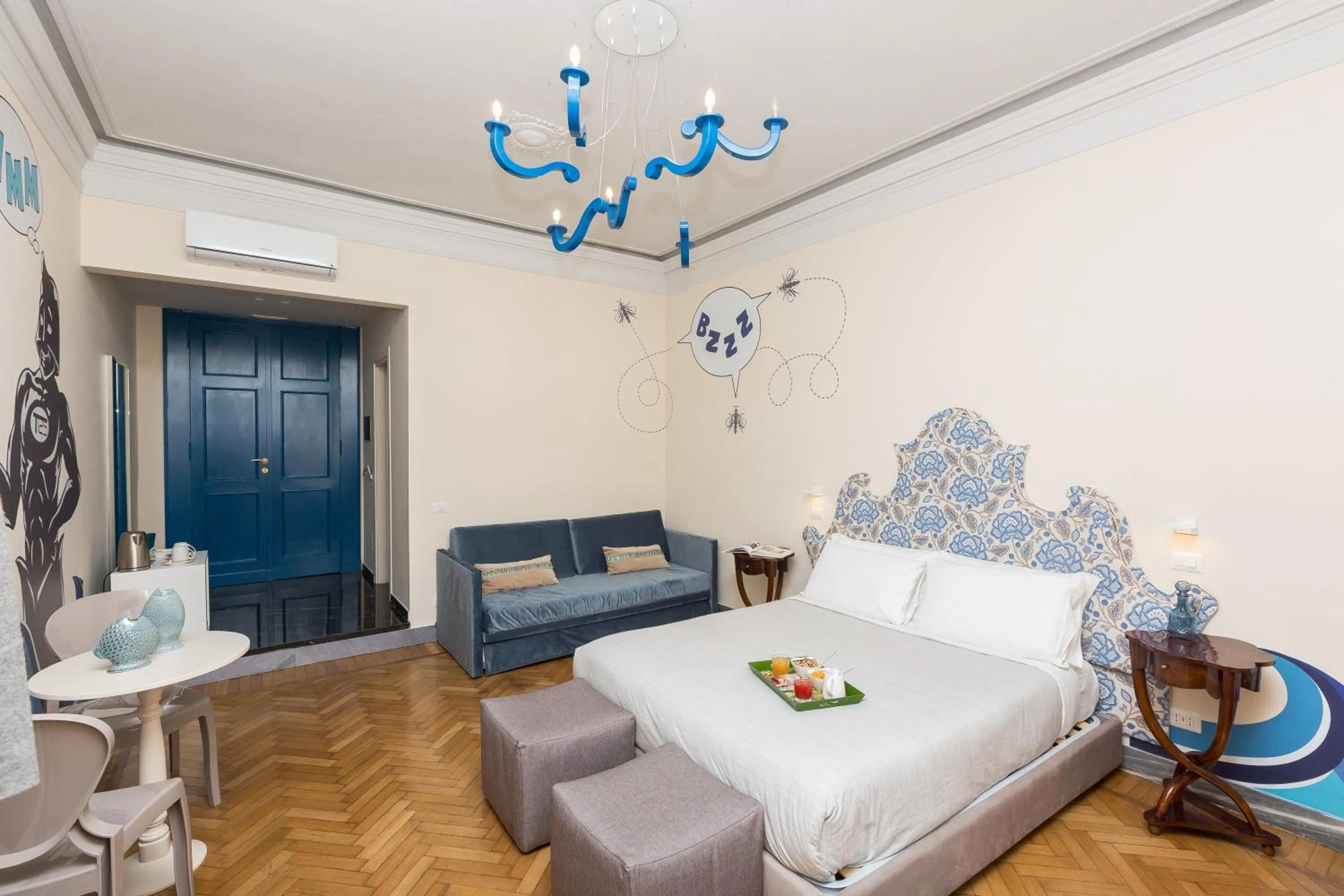 Bed in Tritone 125 Suite