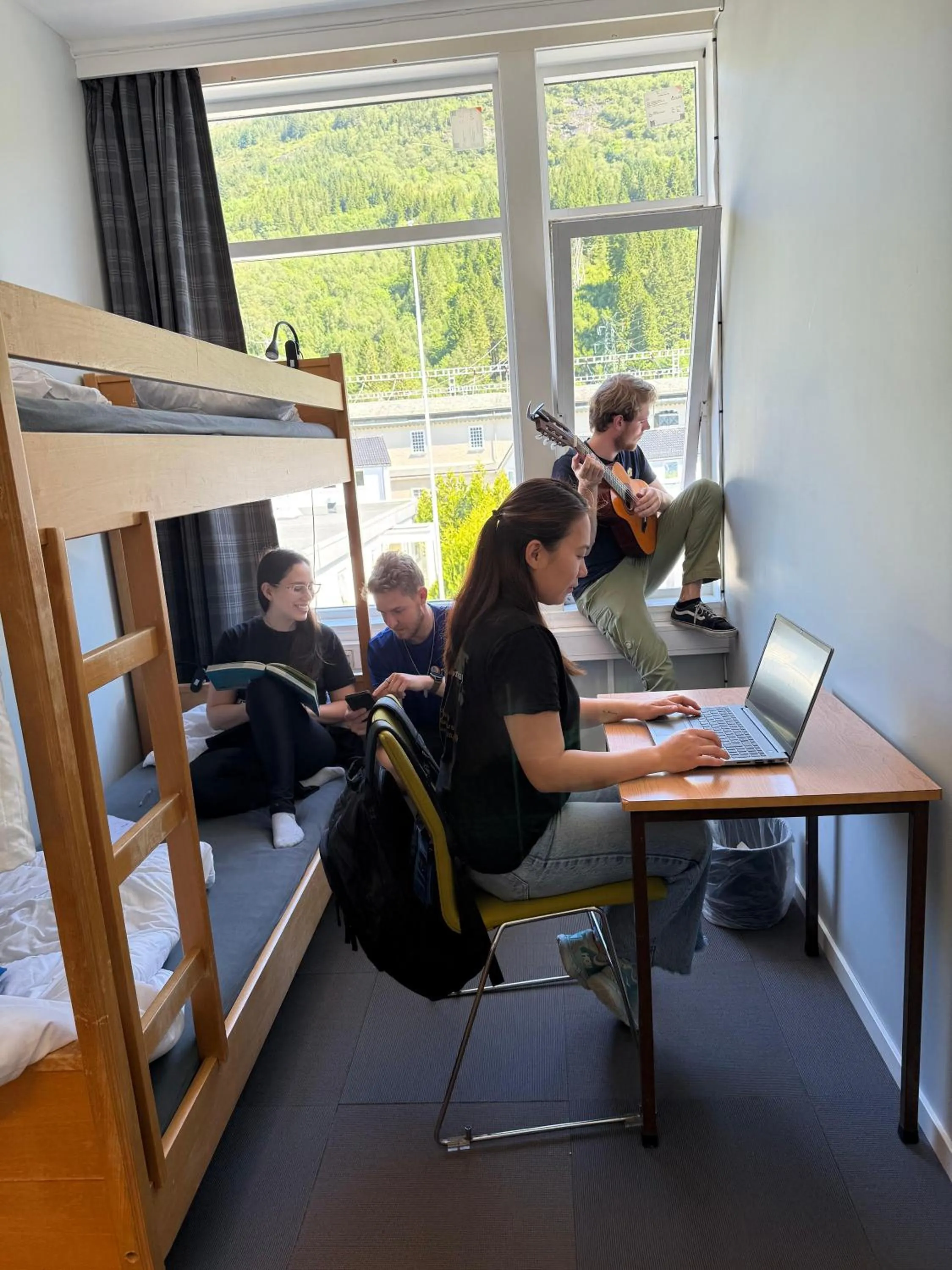 People in Bergen Hostel Montana