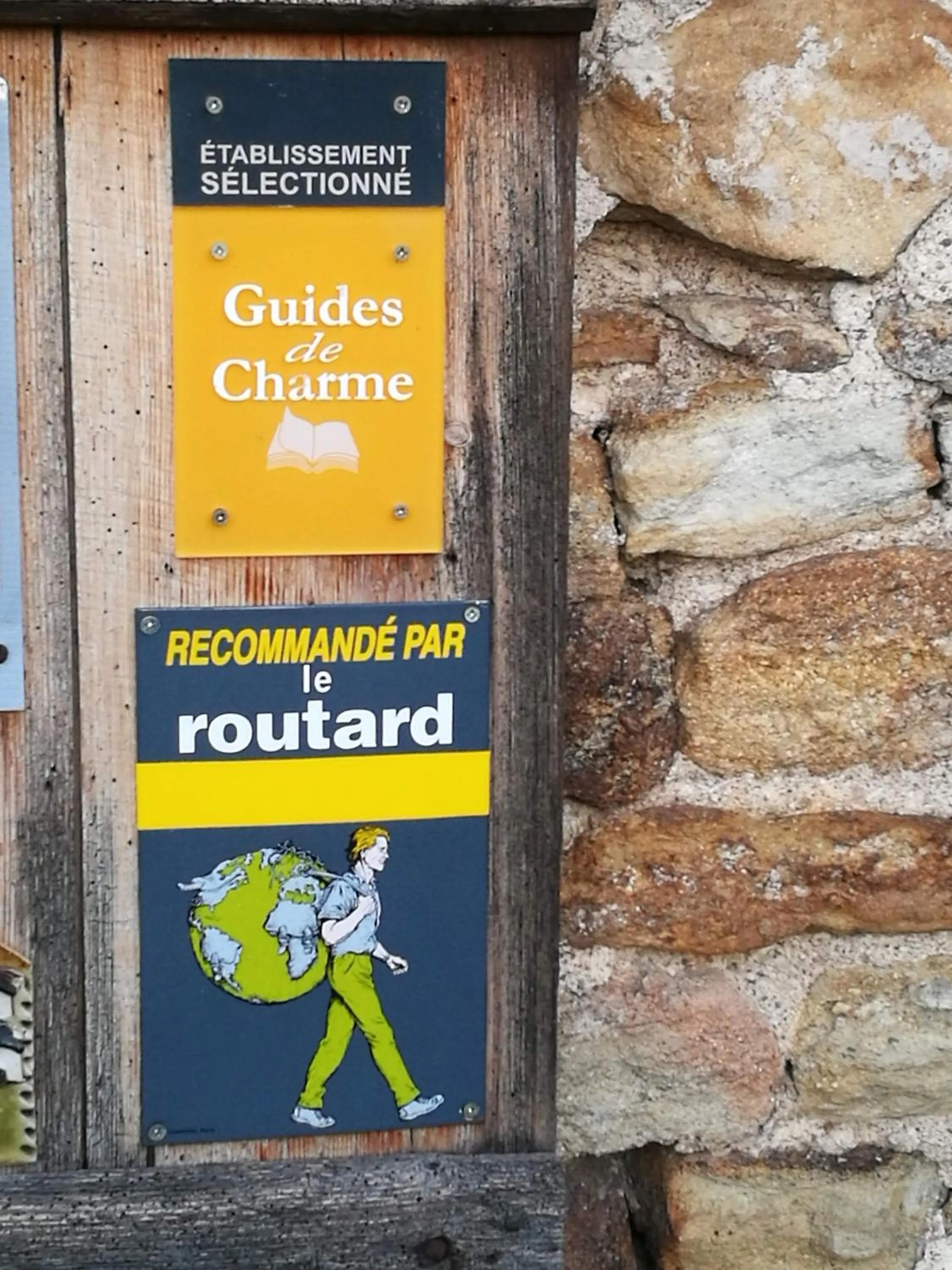 Logo/Certificate/Sign in Le Clos Goëlle