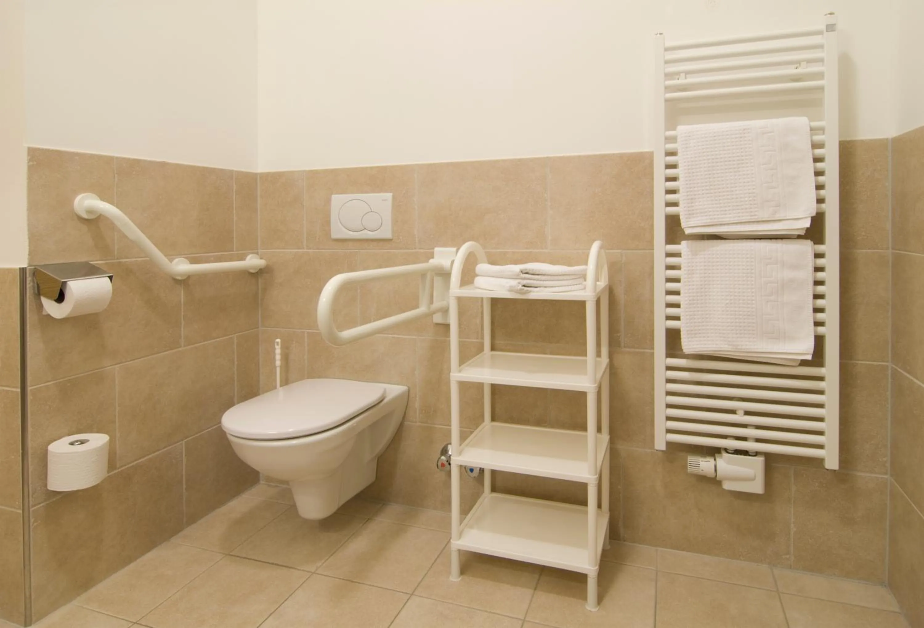 Shower in Hotel Bräuwirt