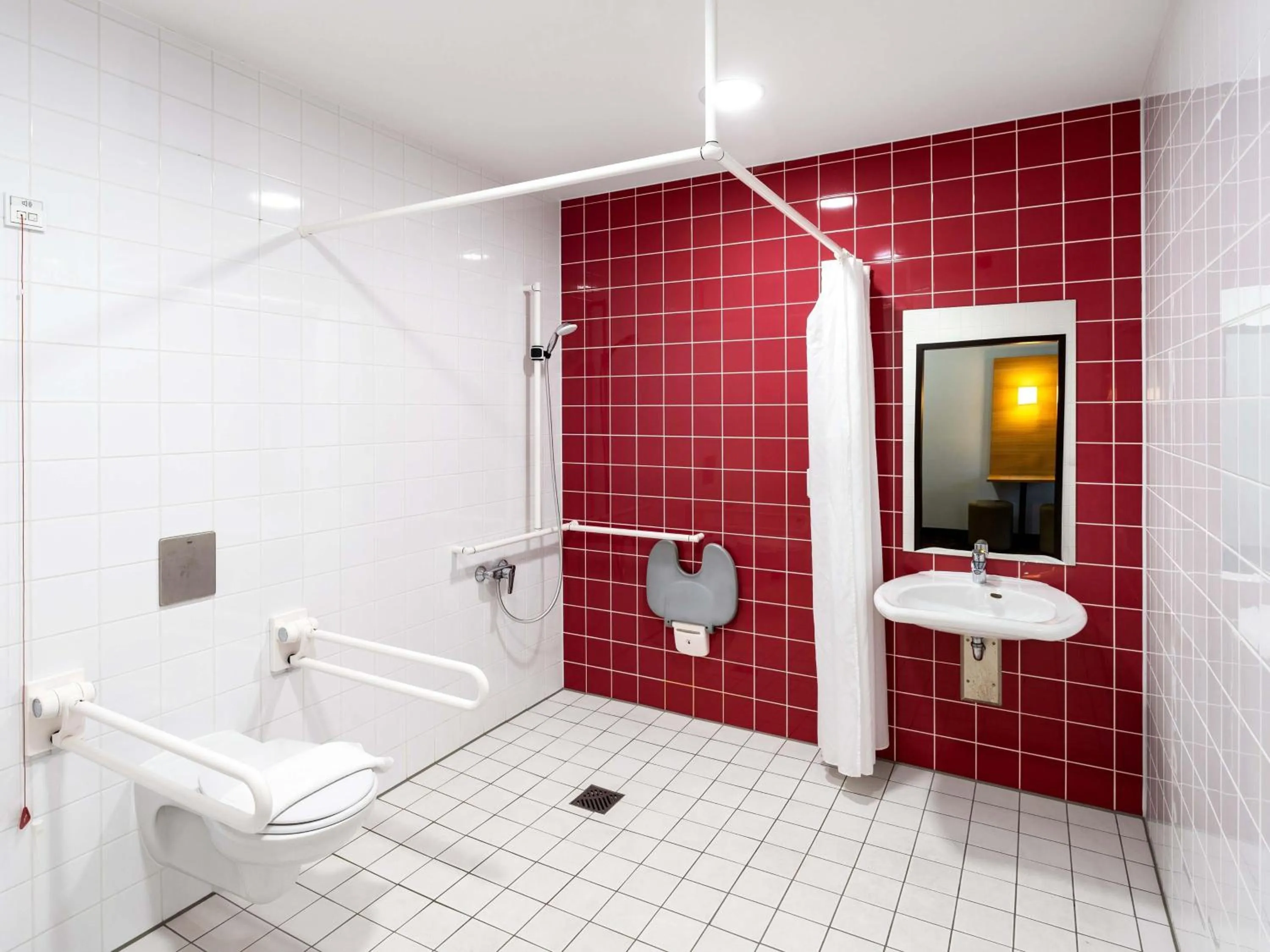 Bathroom in B&B Hotel Hildesheim