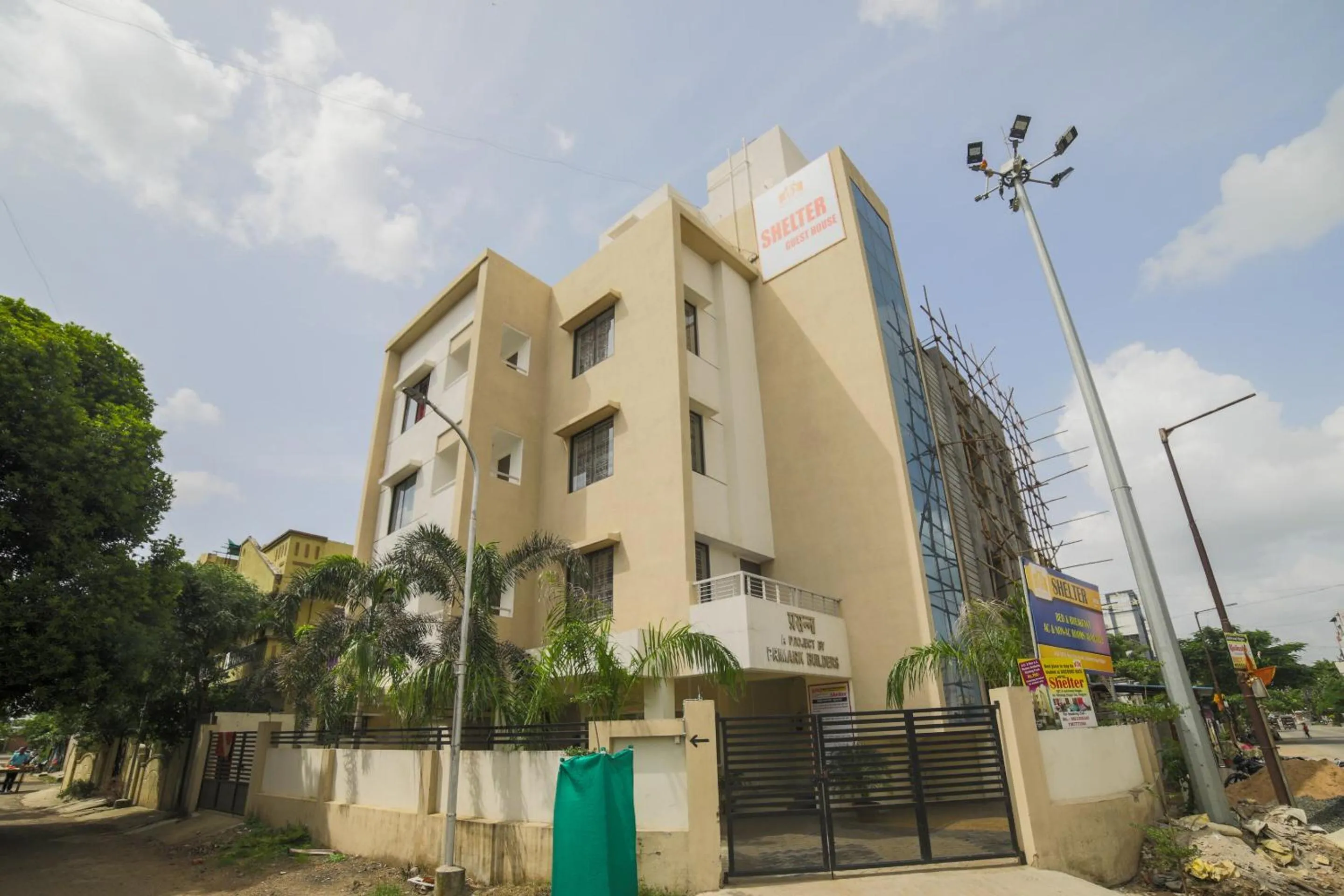 Facade/entrance in Hotel Shelter