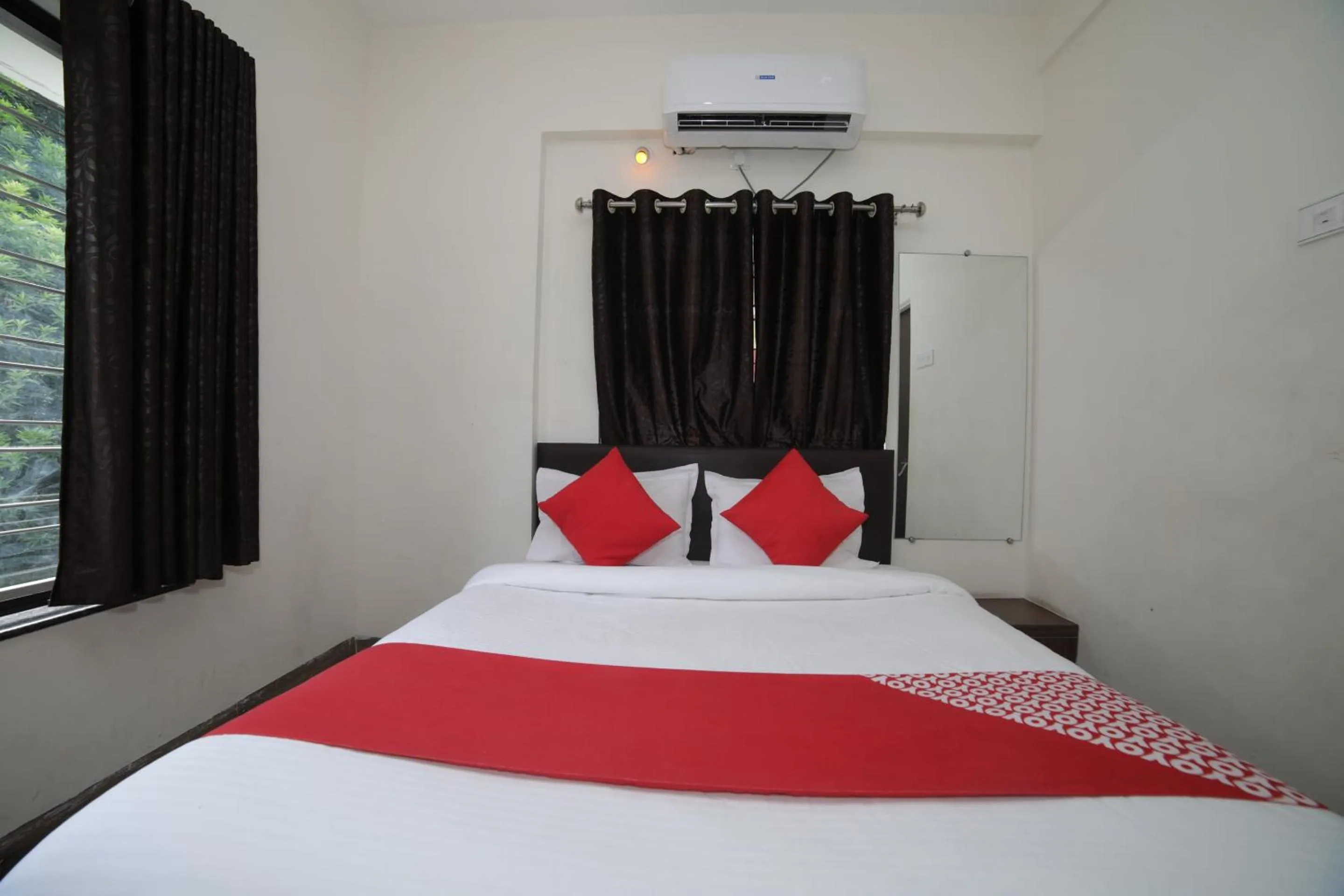 Bedroom, Bed in Hotel Shelter