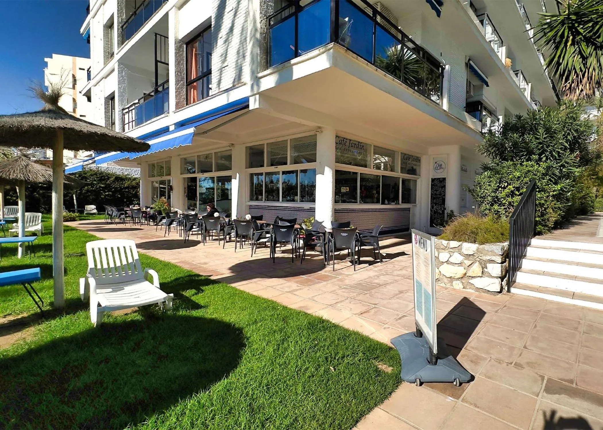 Garden in Skol 727 Lovely 2 Bedroom Duplex in Marbella Center