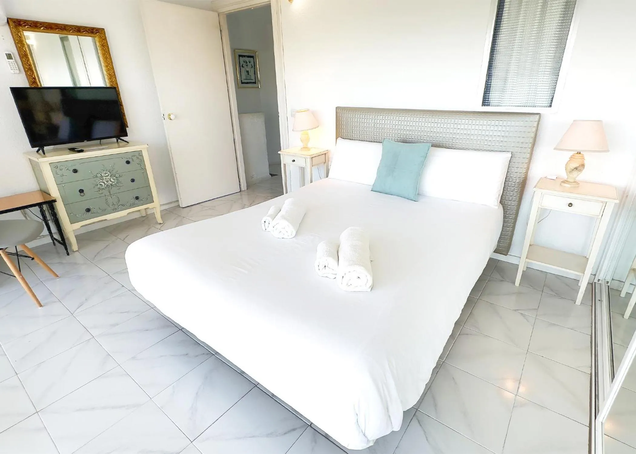 Bedroom, Bed in Skol 727 Lovely 2 Bedroom Duplex in Marbella Center