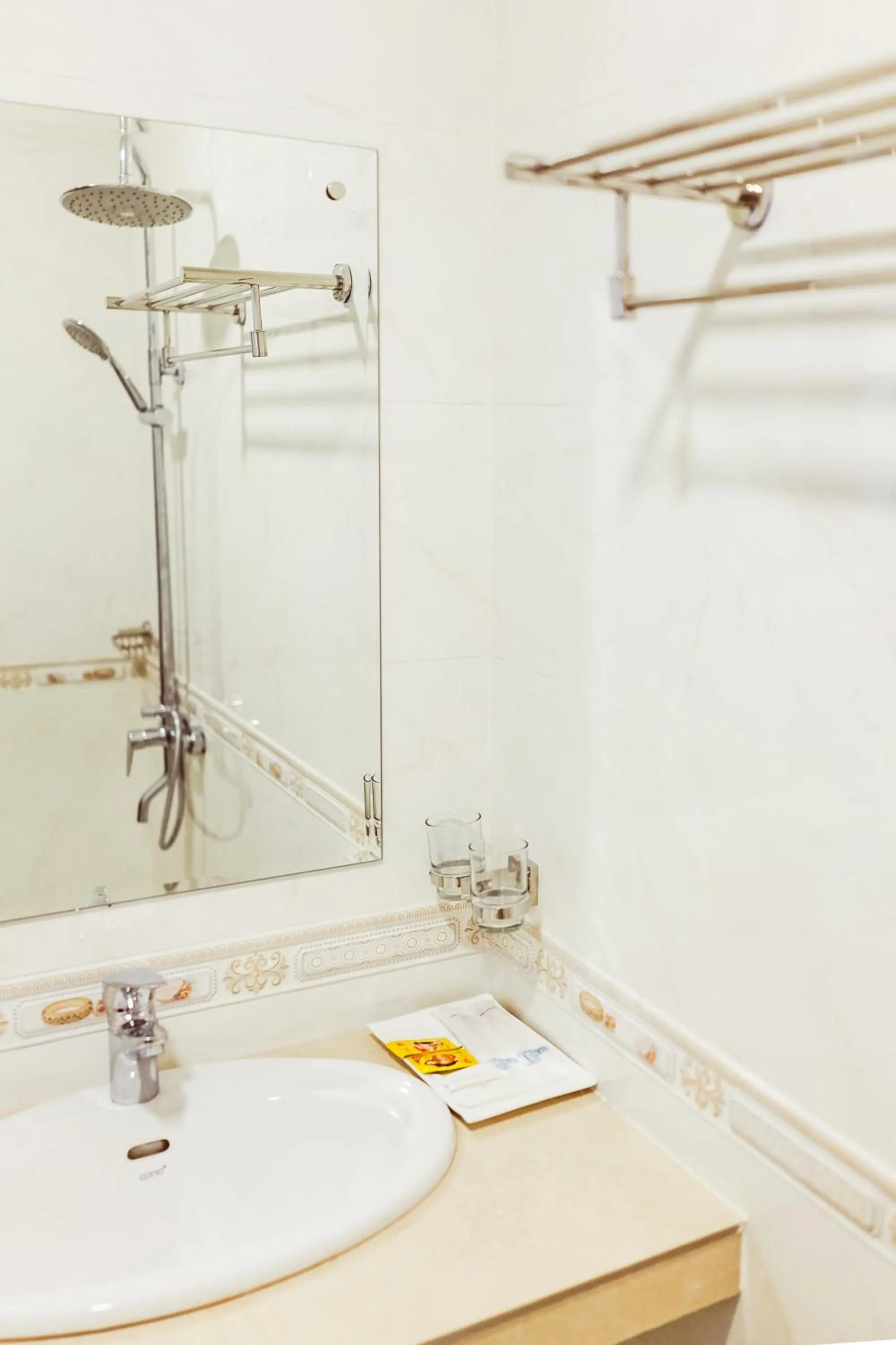 Bathroom in Douangpraseuth Hotel