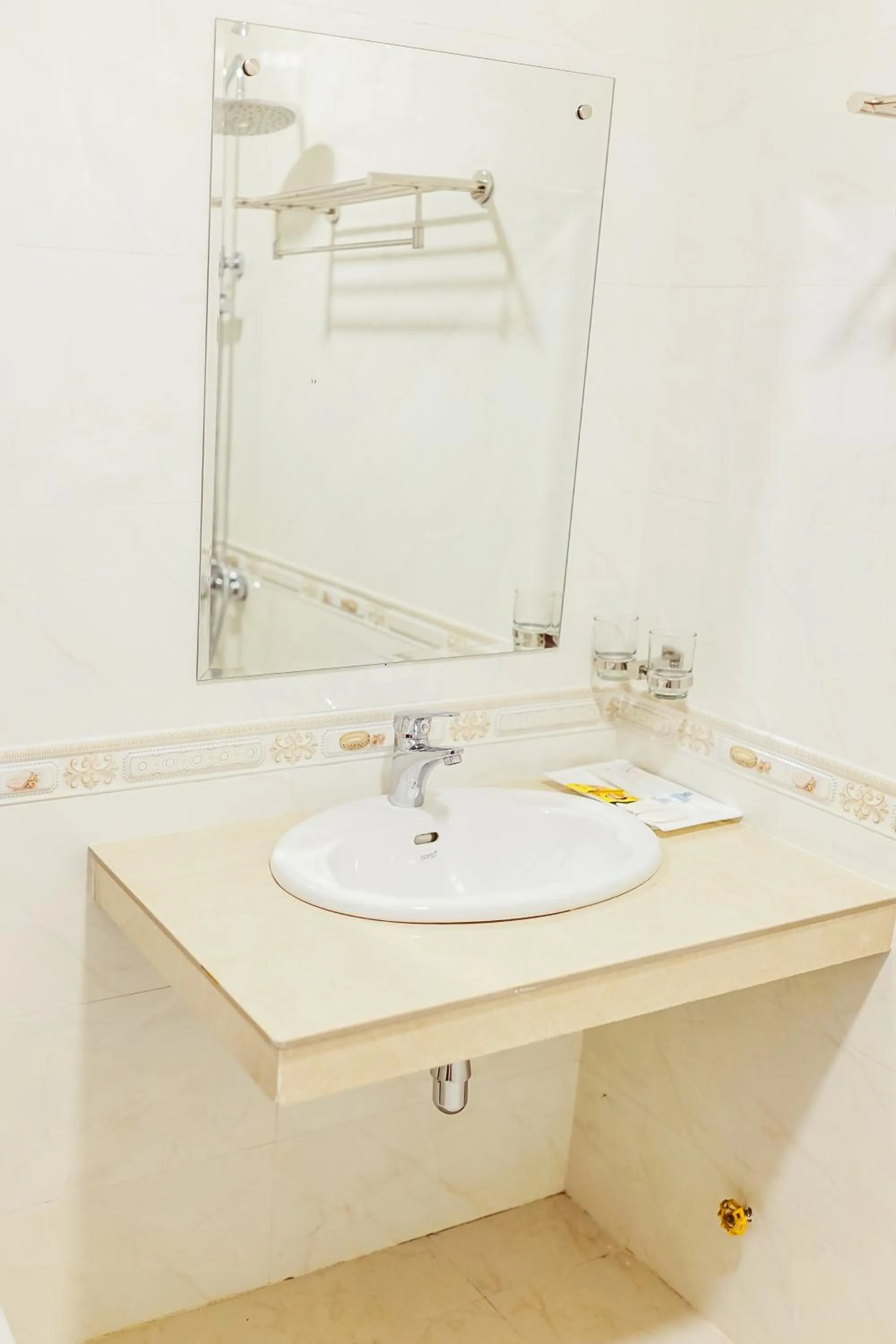 Bathroom in Douangpraseuth Hotel