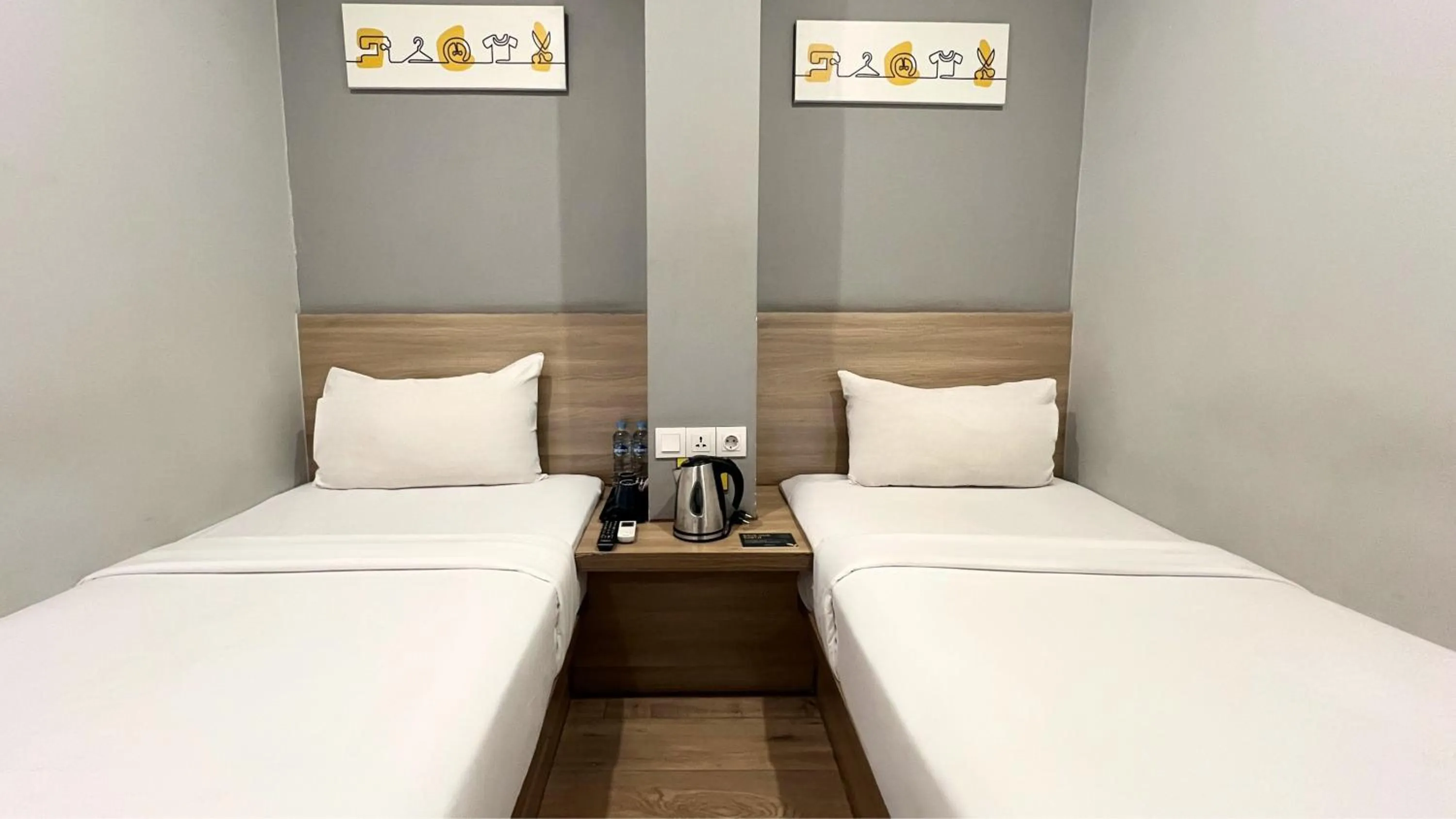 Bed in Yellow Bee Tanah Abang