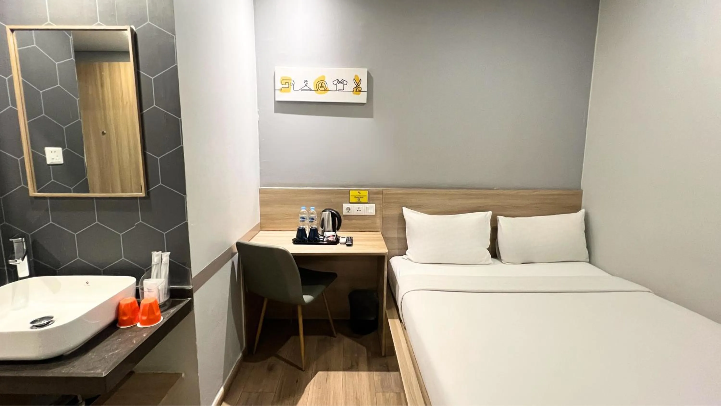 Bed in Yellow Bee Tanah Abang