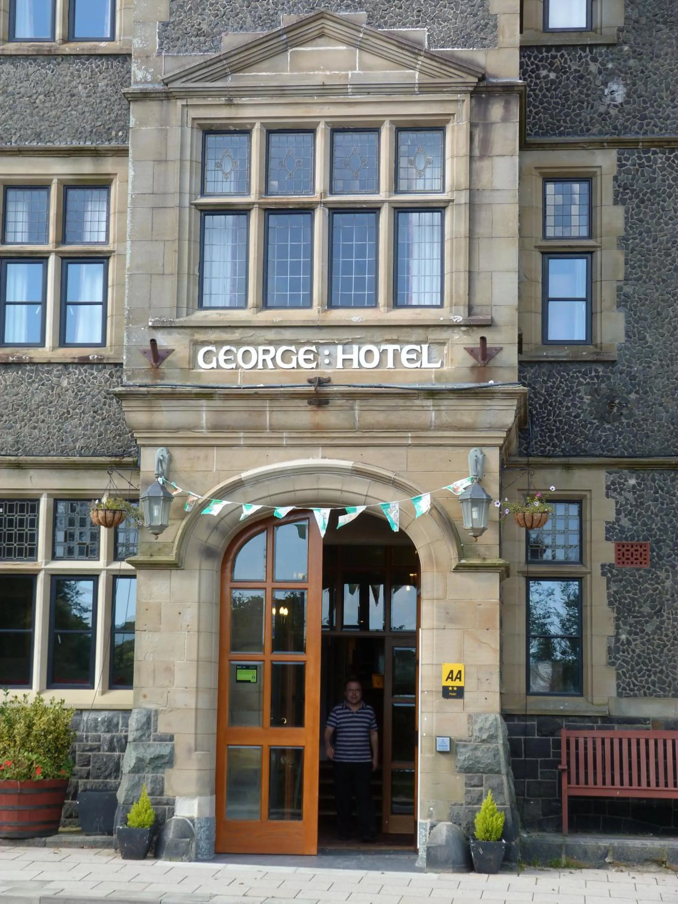 Facade/entrance in George IV Hotel