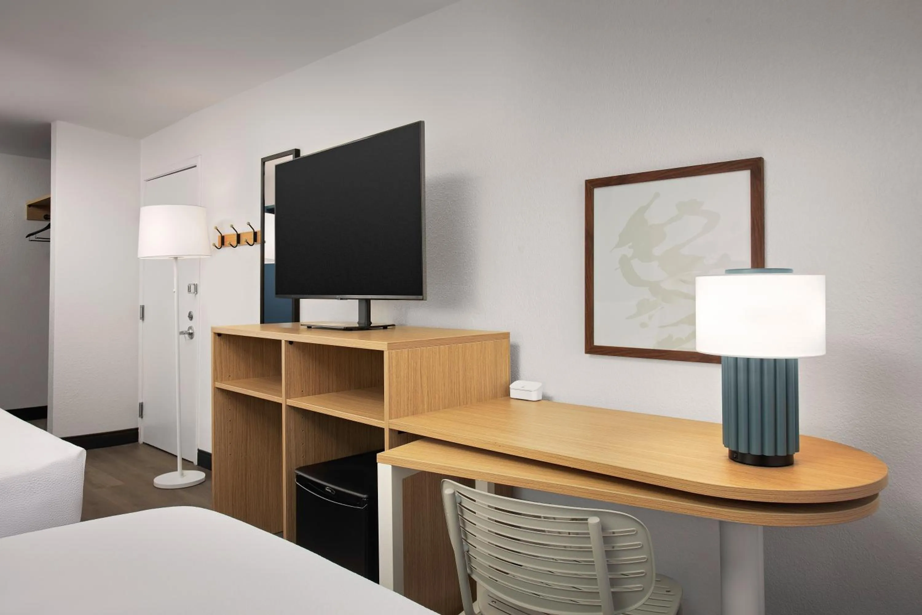 Bedroom, Bed in Spark by Hilton Atlanta Cumberland Ballpark