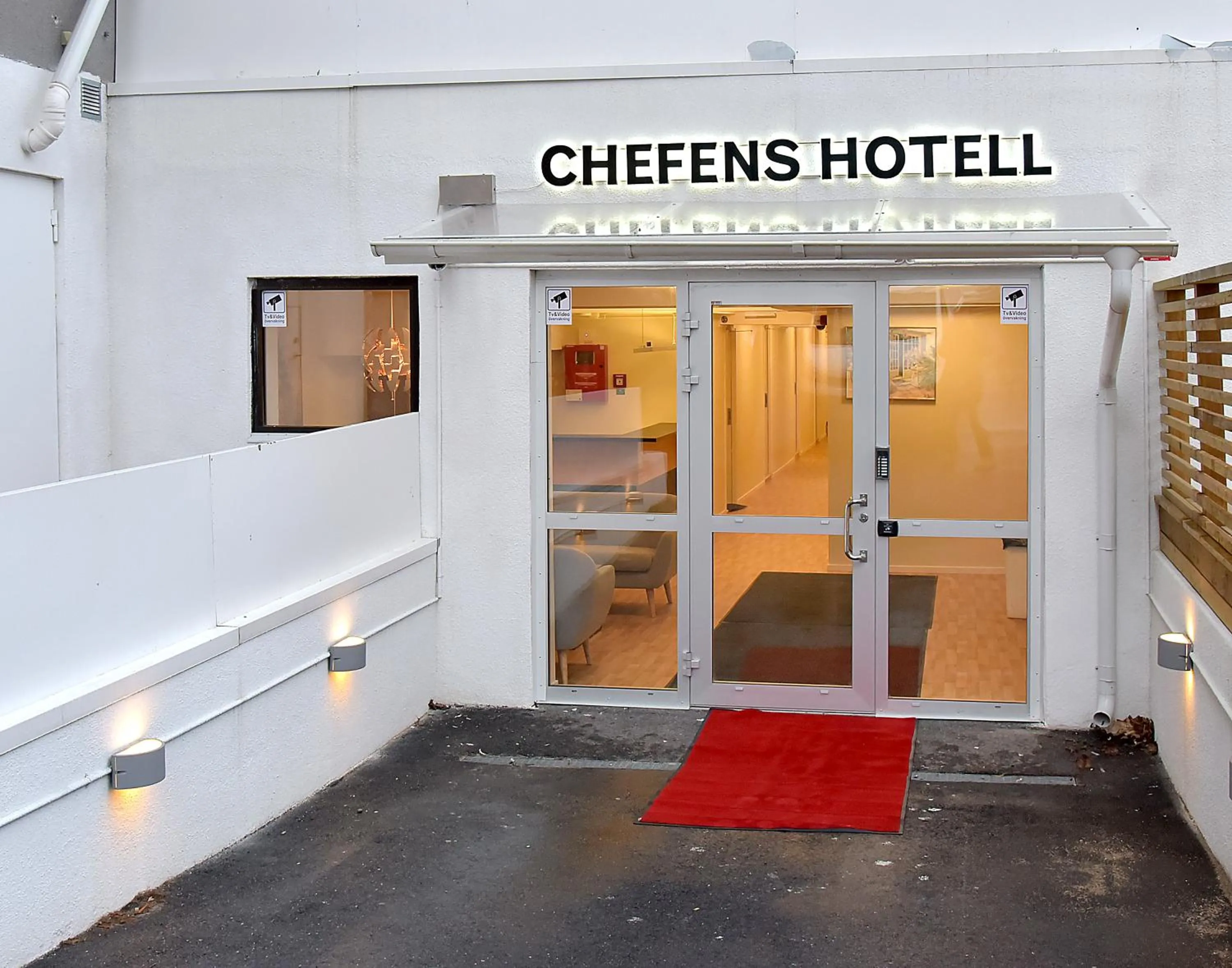 Facade/entrance in Chefens Hotell