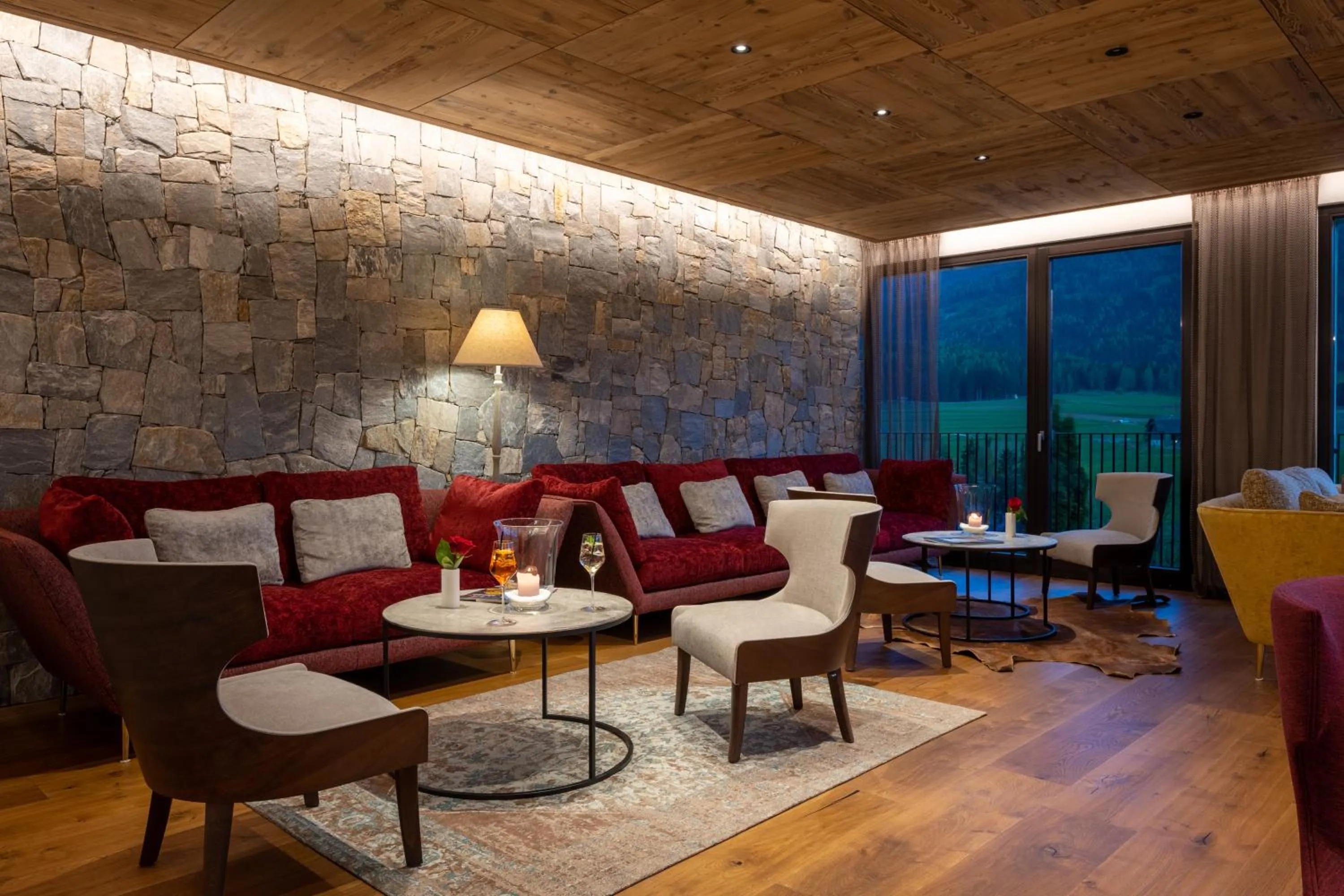 Communal lounge/ TV room in Historic Hotel Alte Goste