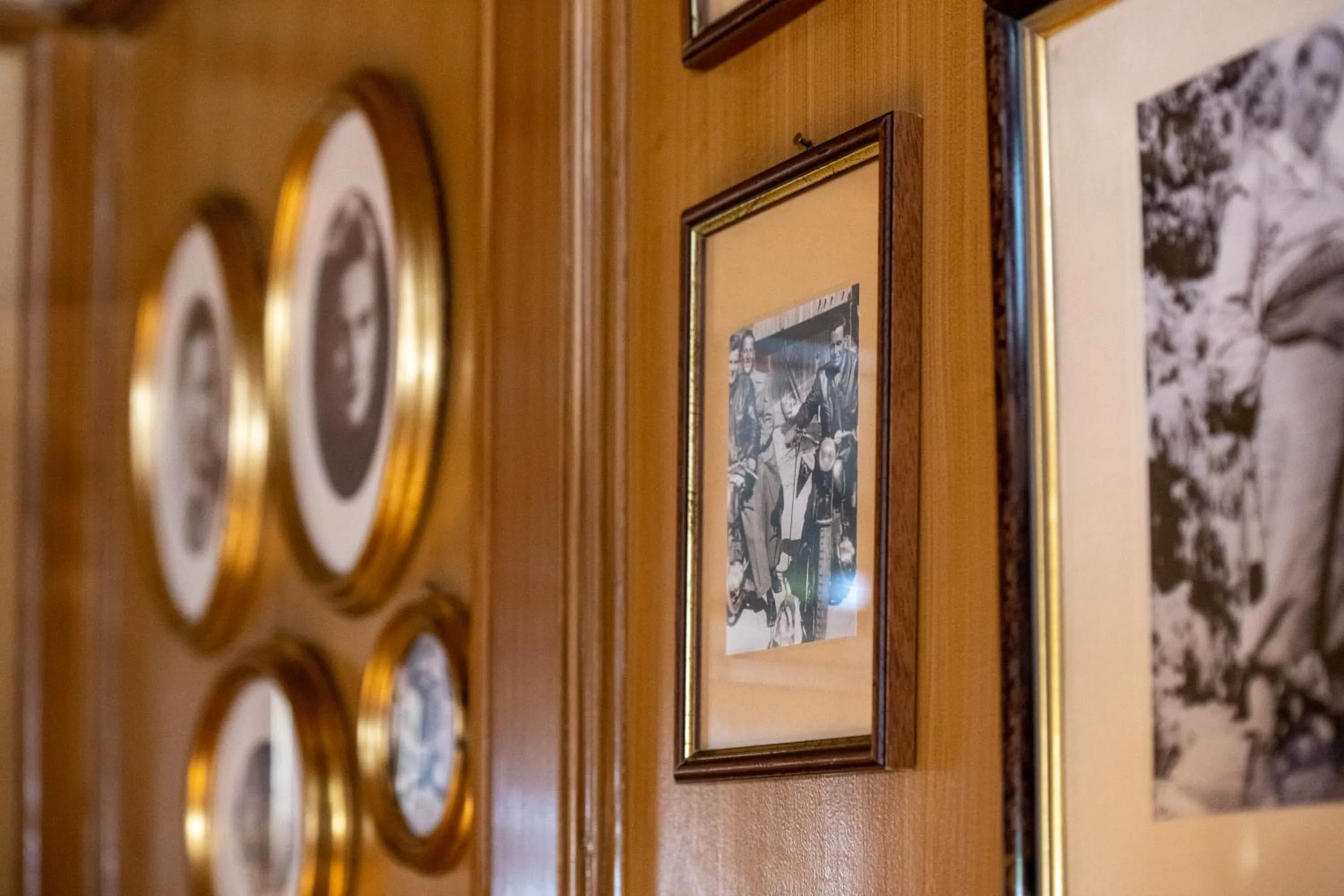 Text overlay in Historic Hotel Alte Goste