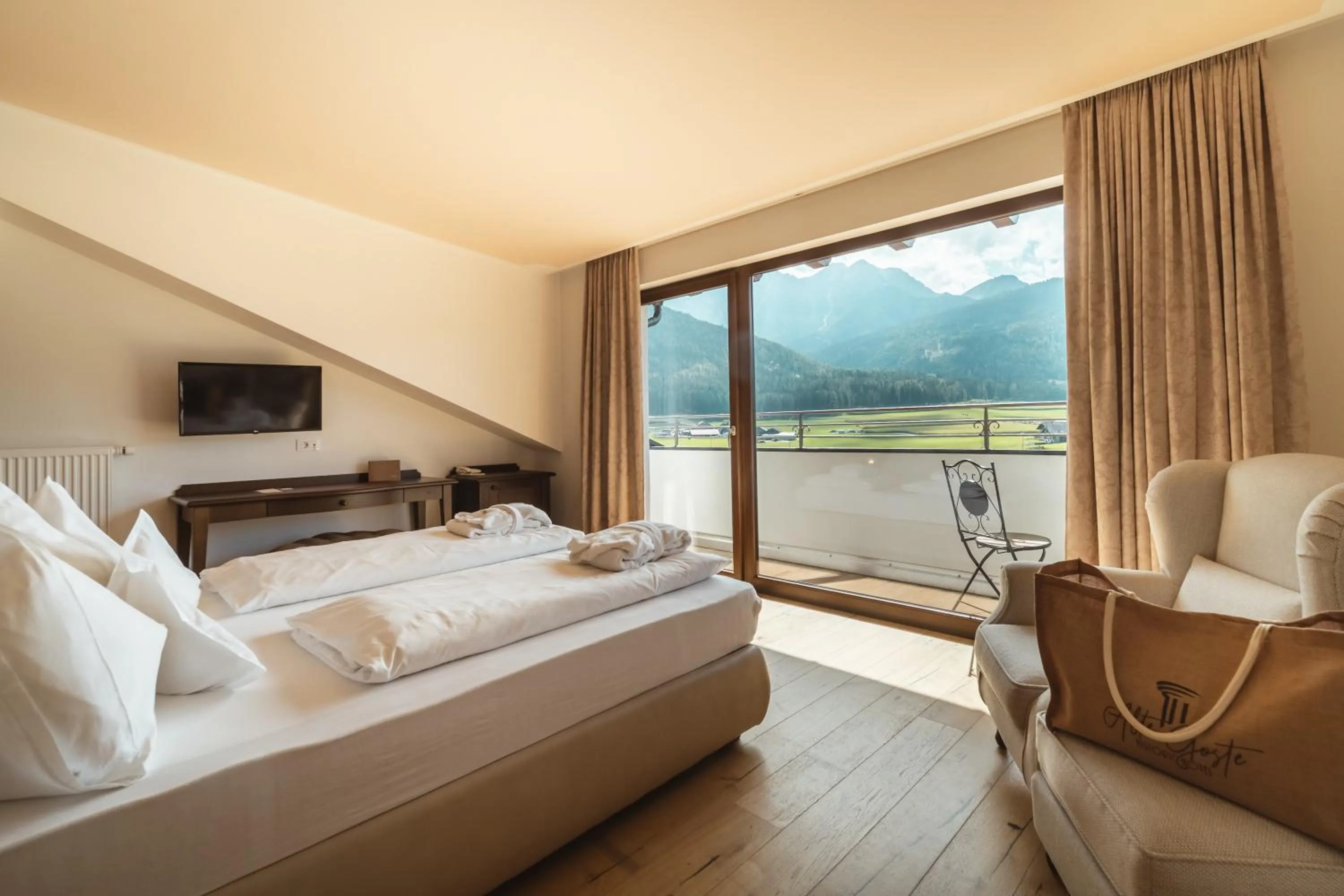 View (from property/room), Bed in Historic Hotel Alte Goste