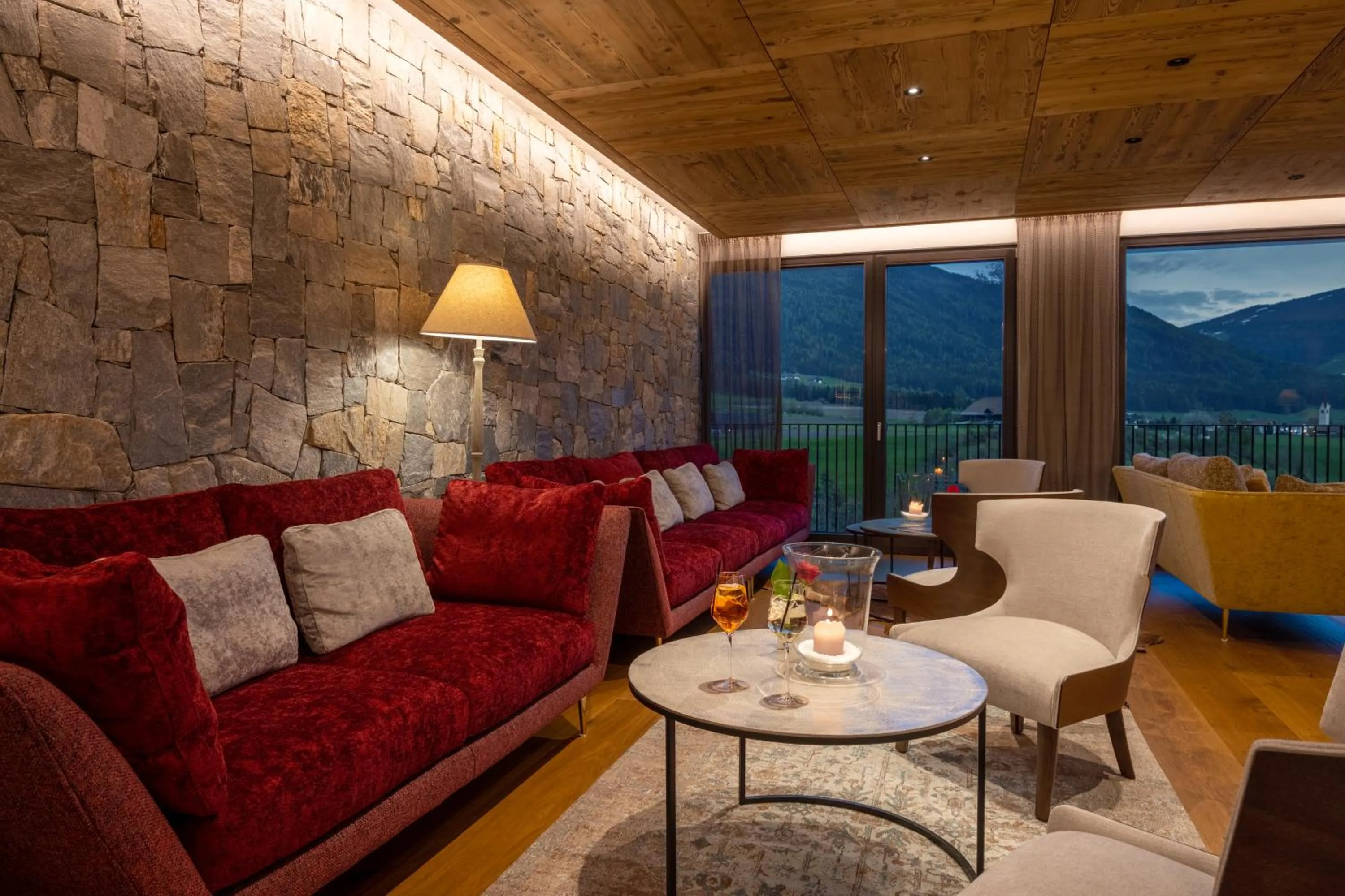 Communal lounge/ TV room in Historic Hotel Alte Goste