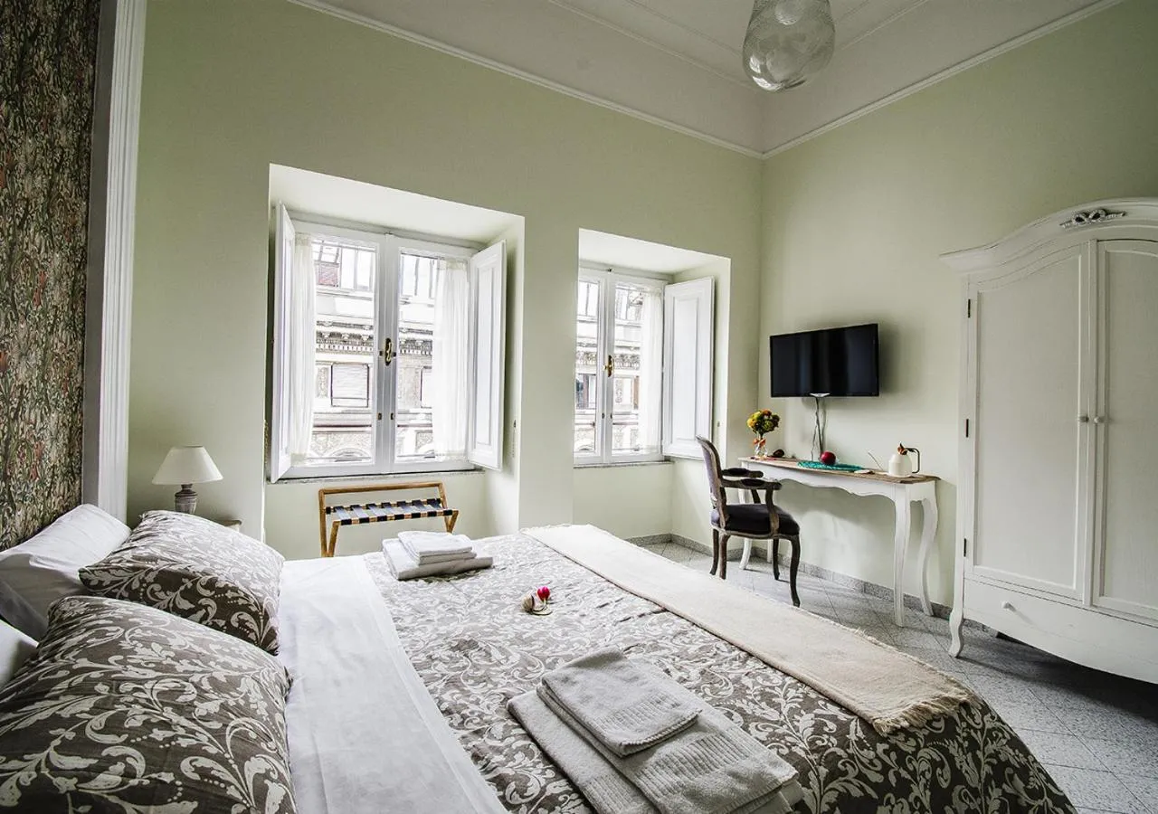 Deluxe Double or Twin Room - single occupancy in Domus Sibyllina, Galleria Umberto I