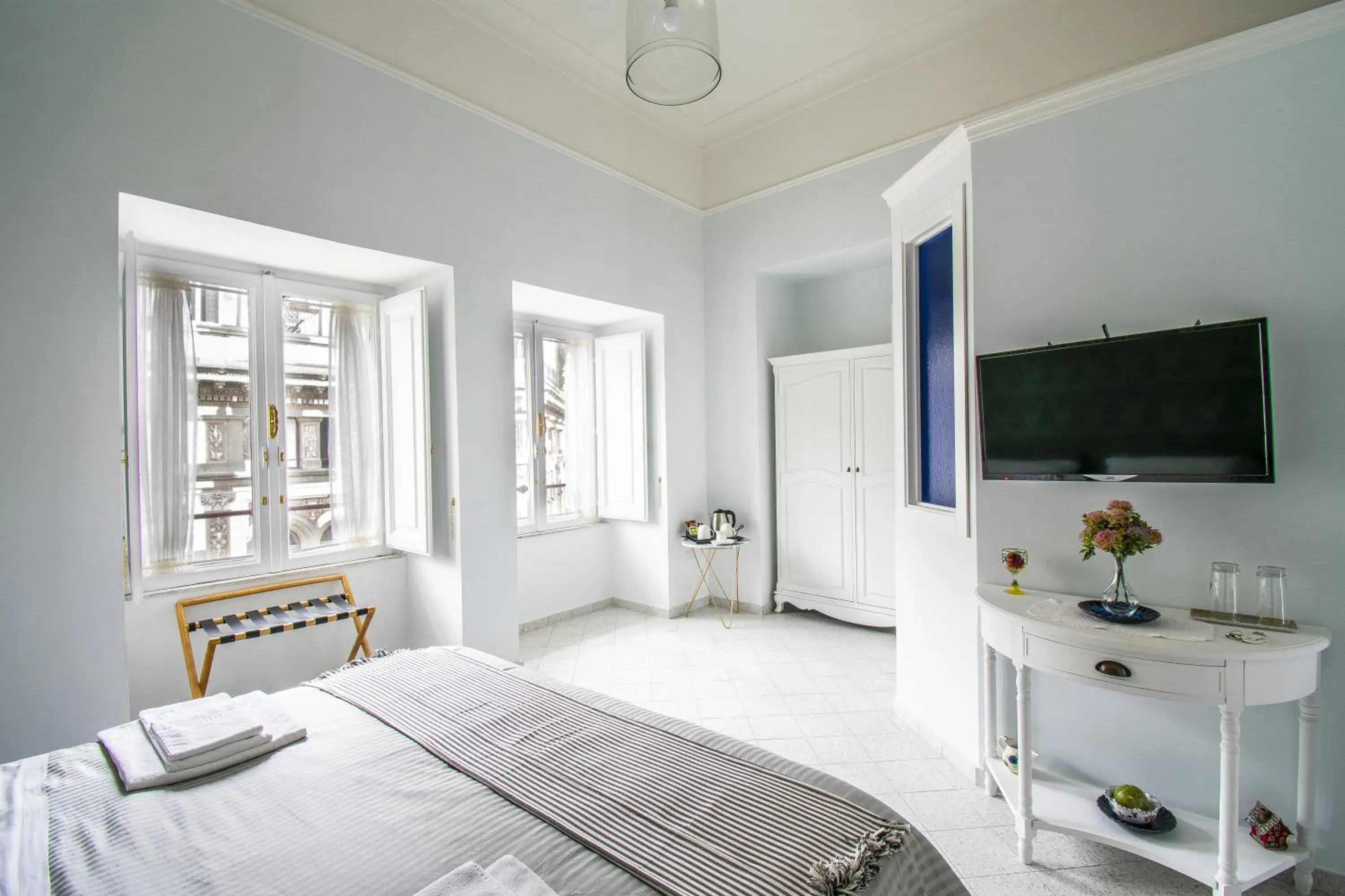 Double or Twin Room with View - single occupancy in Domus Sibyllina, Galleria Umberto I Double or Twin Room with View - single occupancy in Domus Sibyllina, Galleria Umberto I