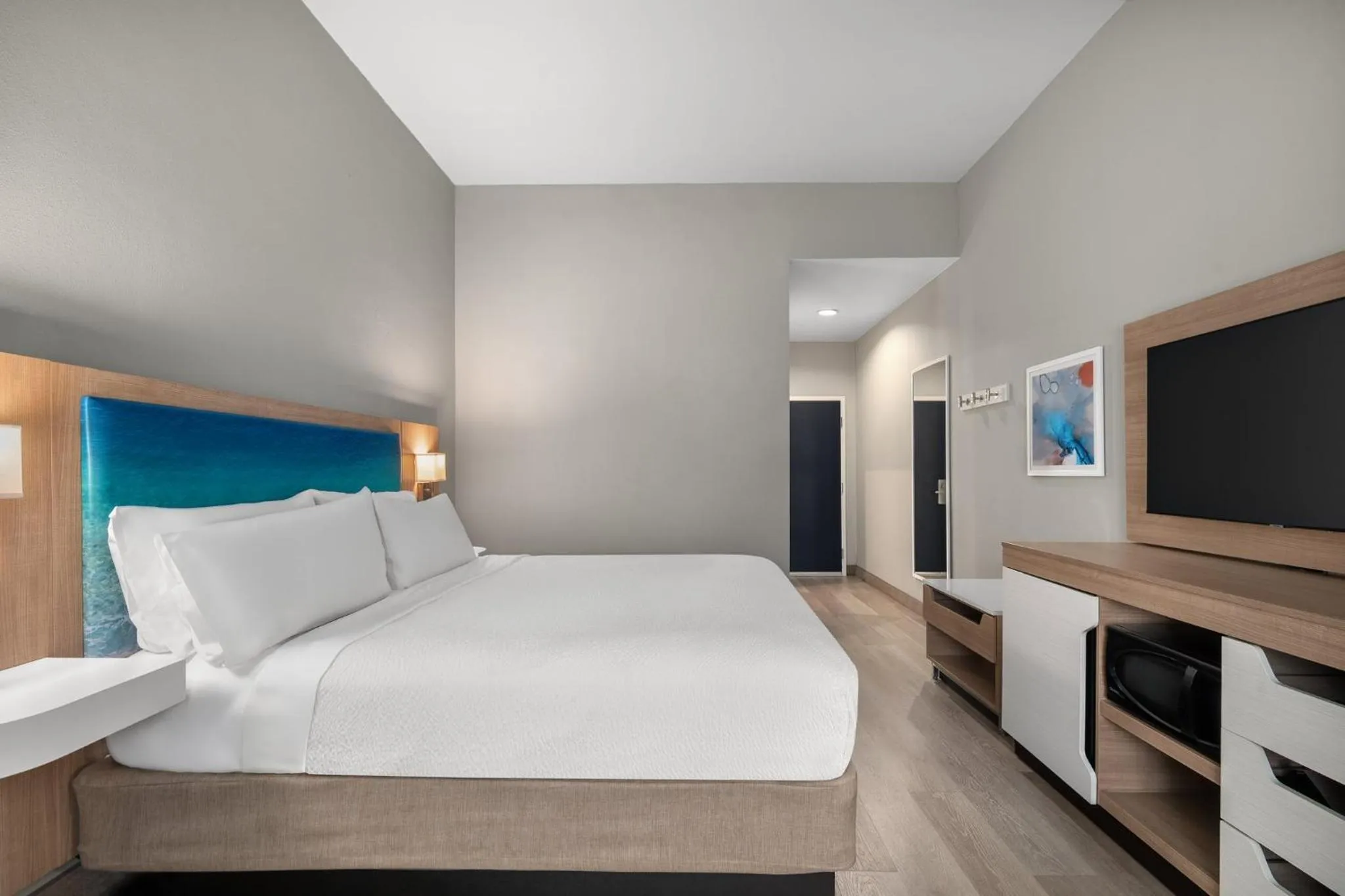 Photo of the whole room, Bed in Holiday Inn Express & Suites Destin - Miramar Beach by IHG
