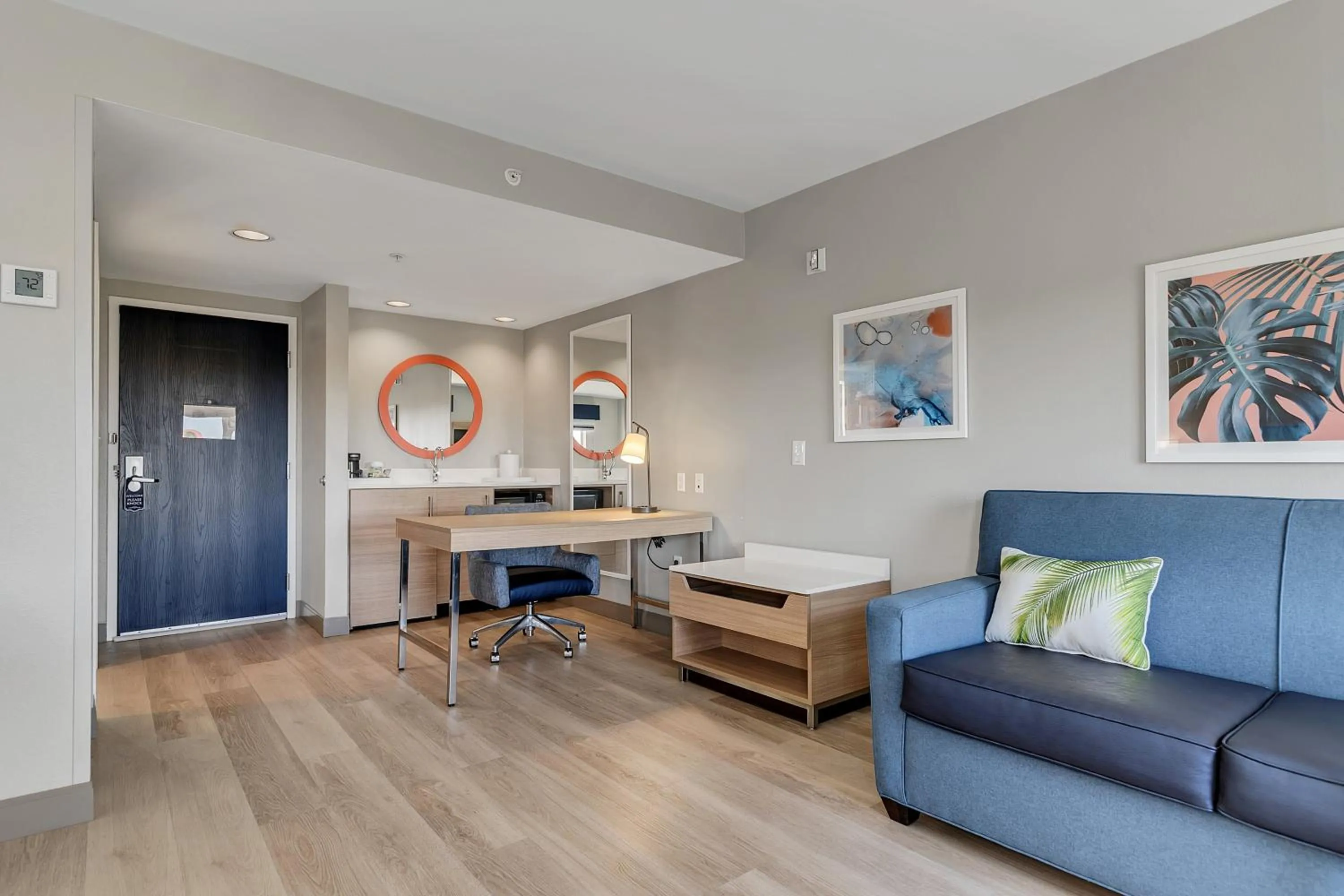 Living room, Seating Area in Hampton Inn & Suites Destin Sandestin Area