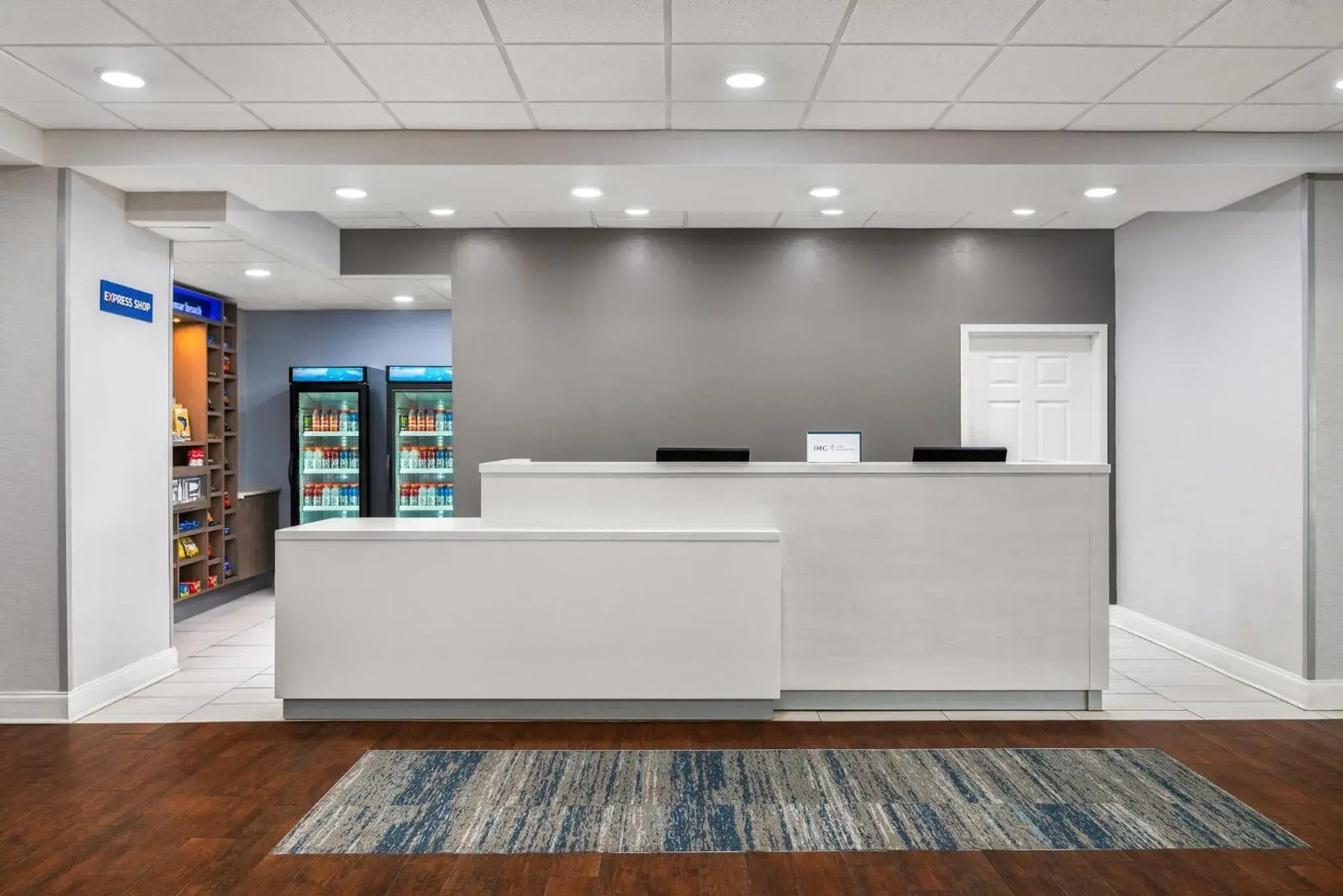 Property building in Holiday Inn Express & Suites Destin - Miramar Beach by IHG Property building in Holiday Inn Express & Suites Destin - Miramar Beach by IHG