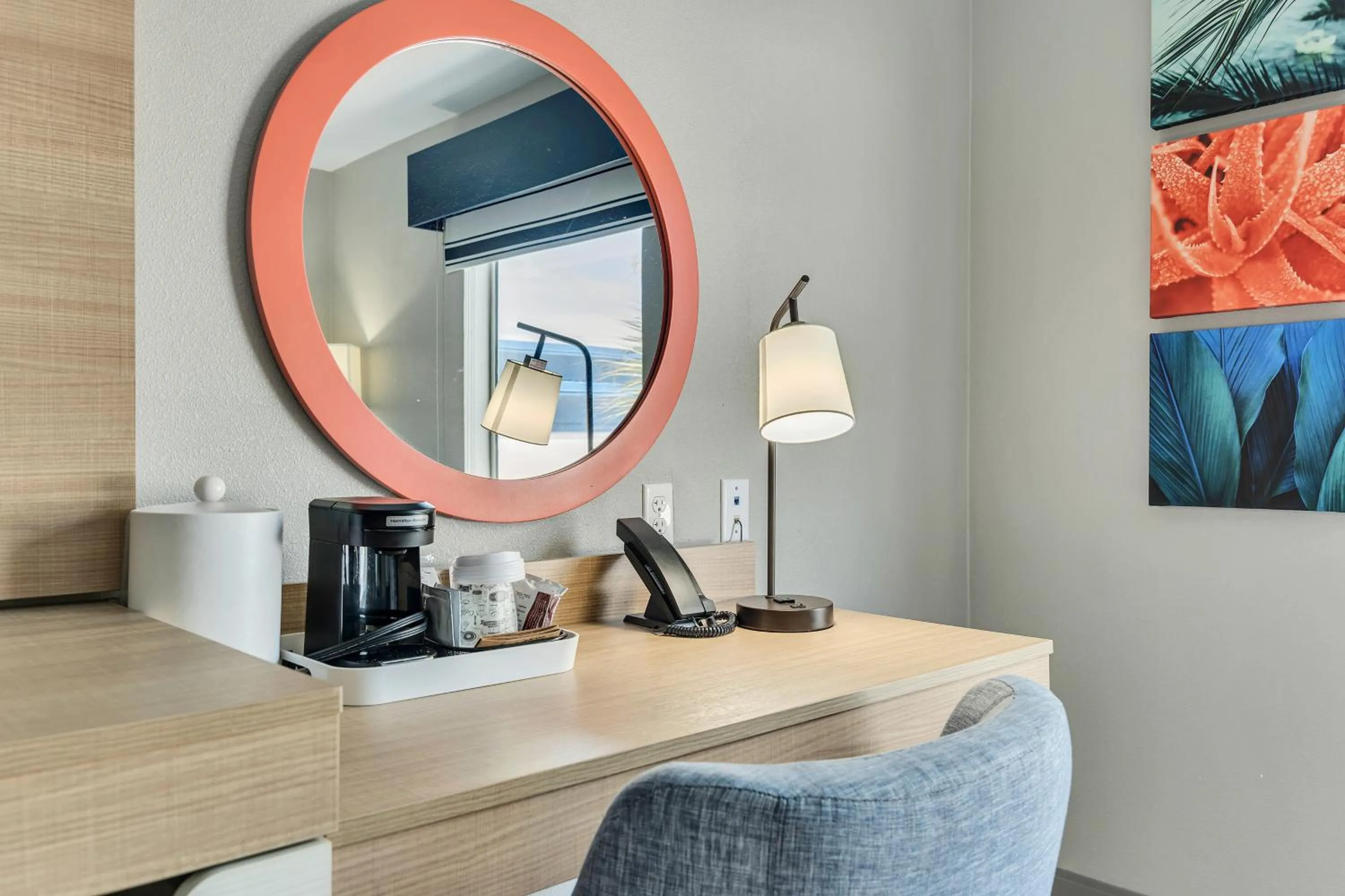 Coffee/tea facilities, Bathroom in Hampton Inn & Suites Destin Sandestin Area