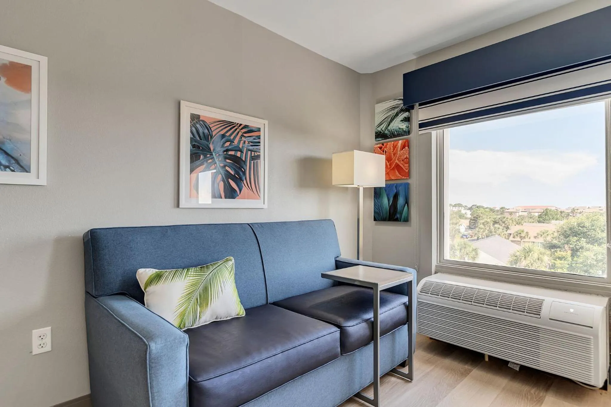 Photo of the whole room, Seating Area in Hampton Inn & Suites Destin Sandestin Area