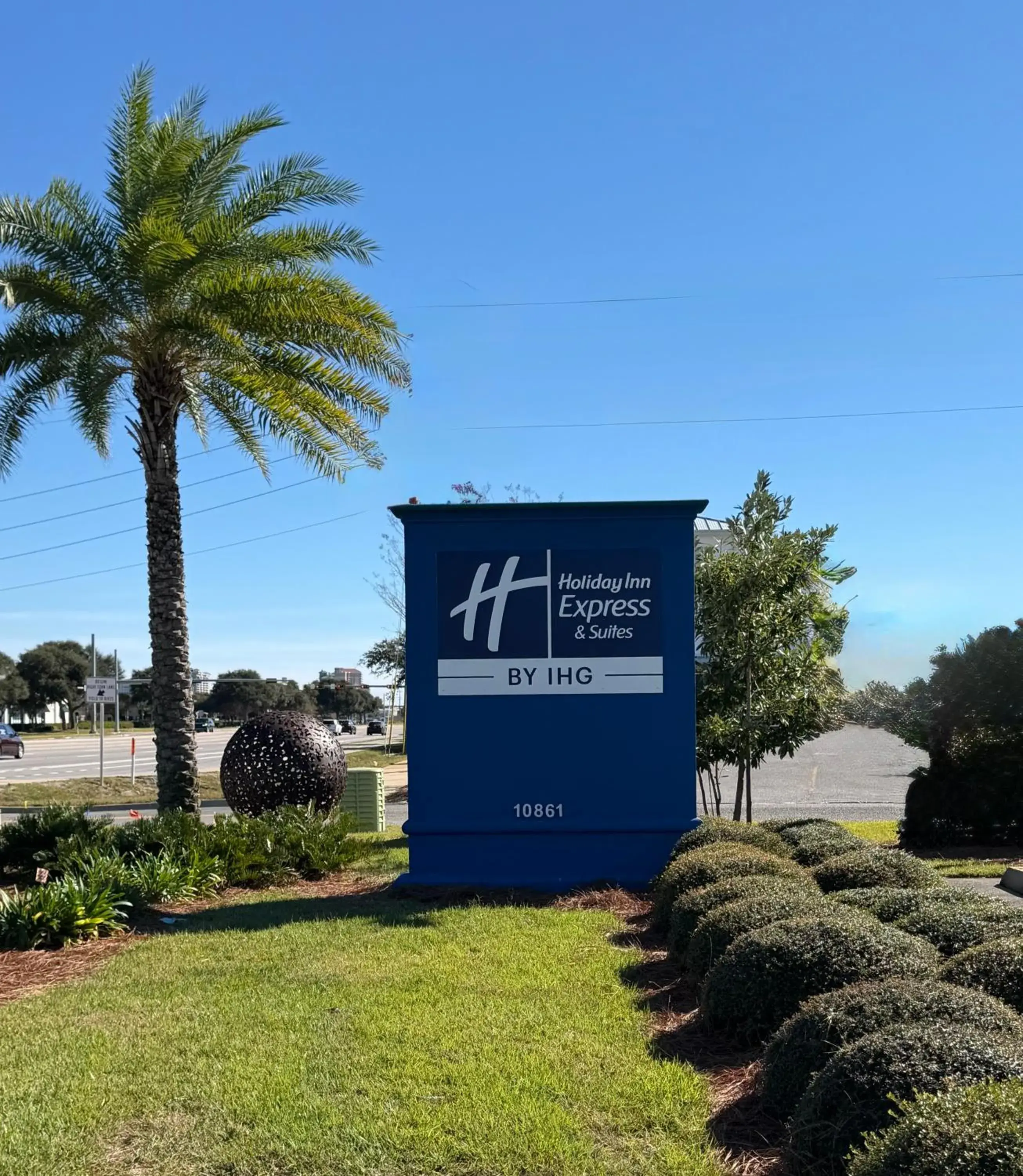 Property building in Holiday Inn Express & Suites Destin - Miramar Beach by IHG Property building in Holiday Inn Express & Suites Destin - Miramar Beach by IHG