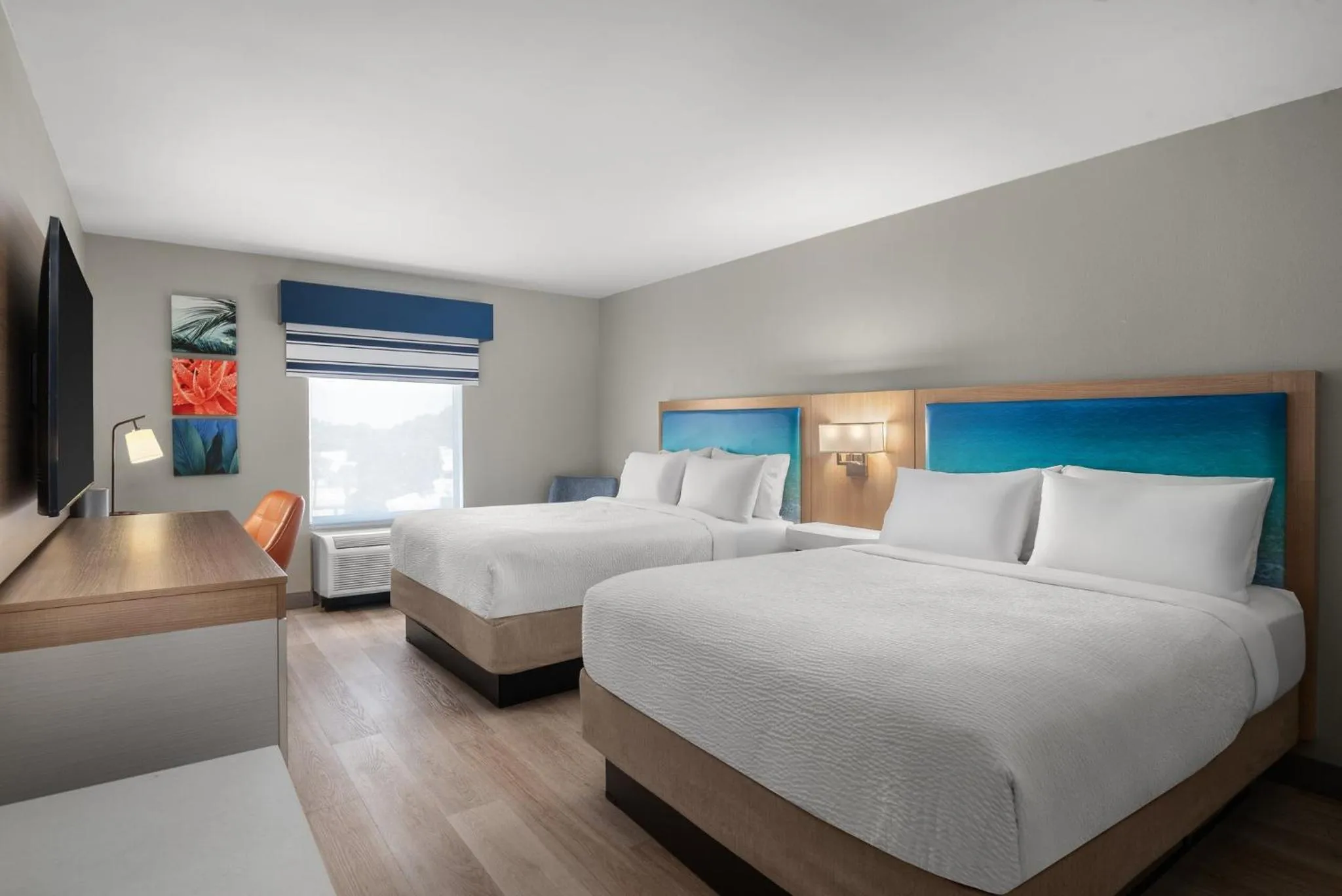 Photo of the whole room, Bed in Holiday Inn Express & Suites Destin - Miramar Beach by IHG