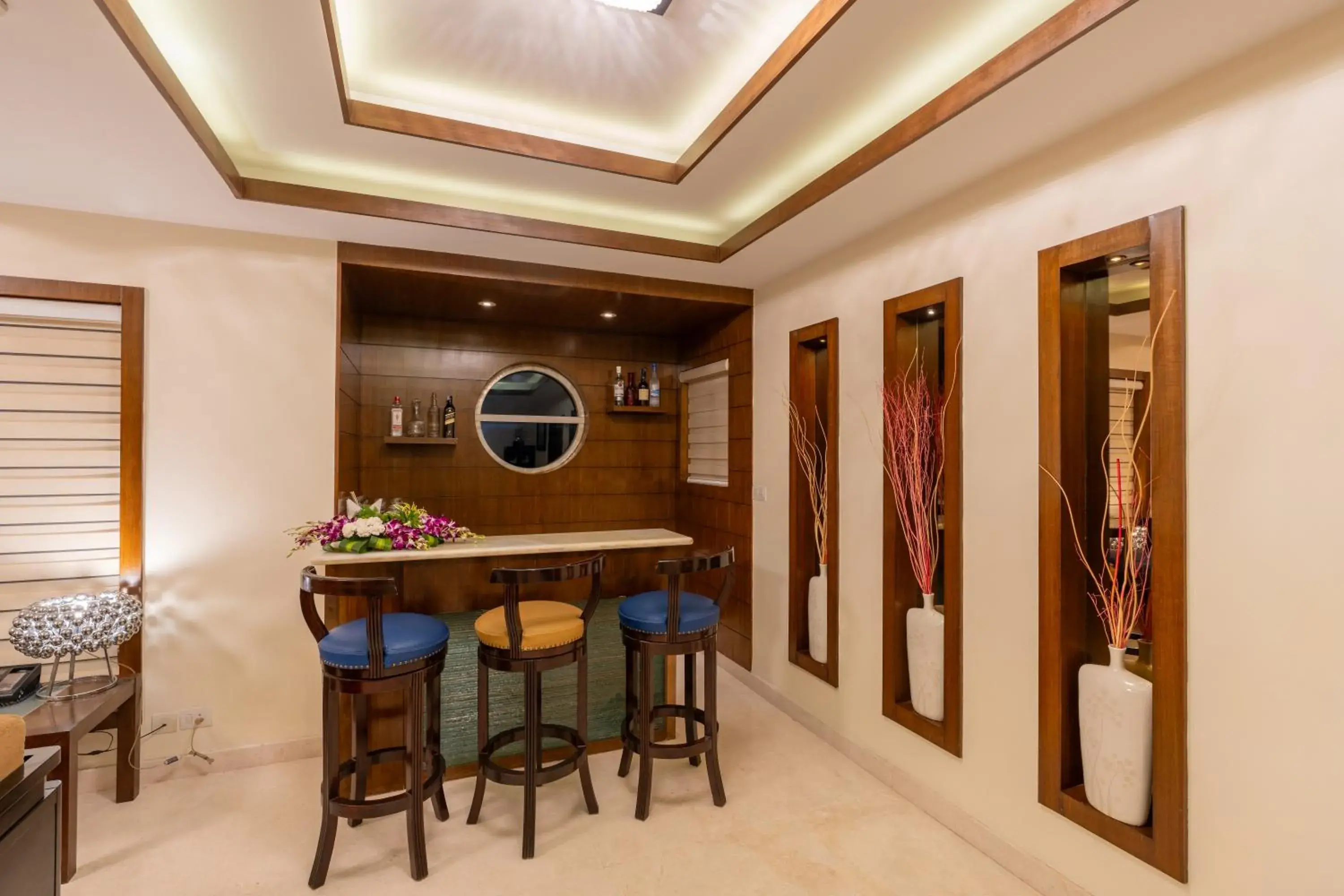 Lounge or bar in Clarks Exotica Convention Resort & Spa Lounge or bar in Clarks Exotica Convention Resort & Spa