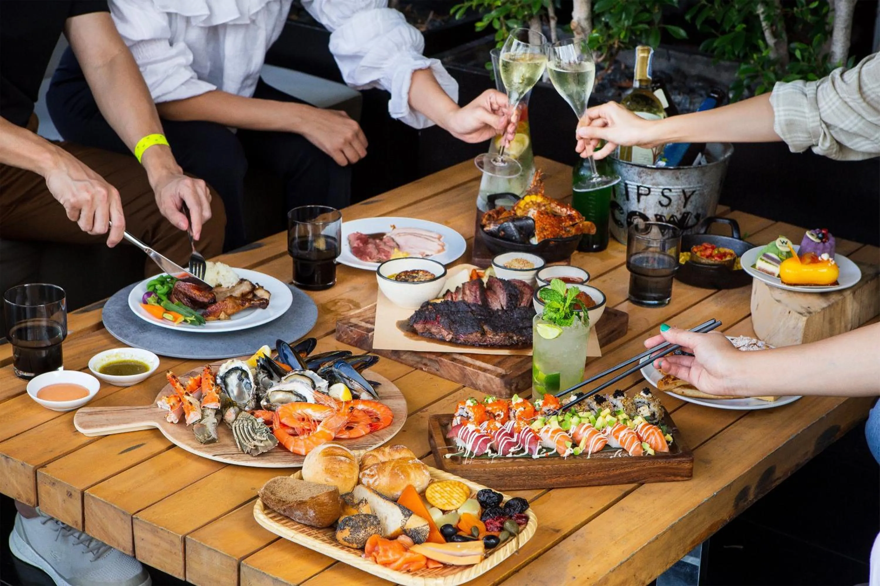 Restaurant/places to eat in W Bangkok Hotel