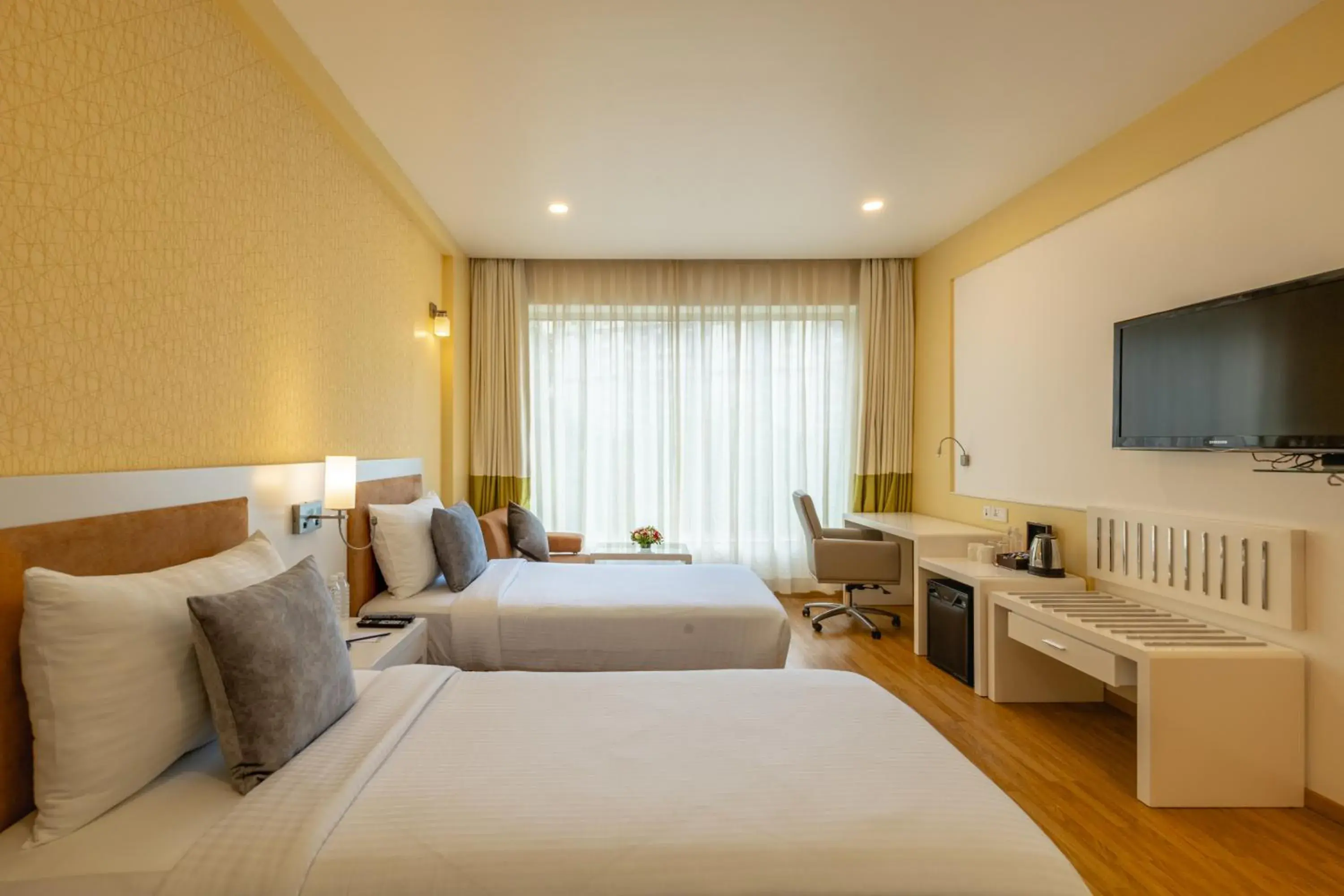 Bedroom, Bed in Hotel Kohinoor Elite near BKC Bedroom, Bed in Hotel Kohinoor Elite near BKC