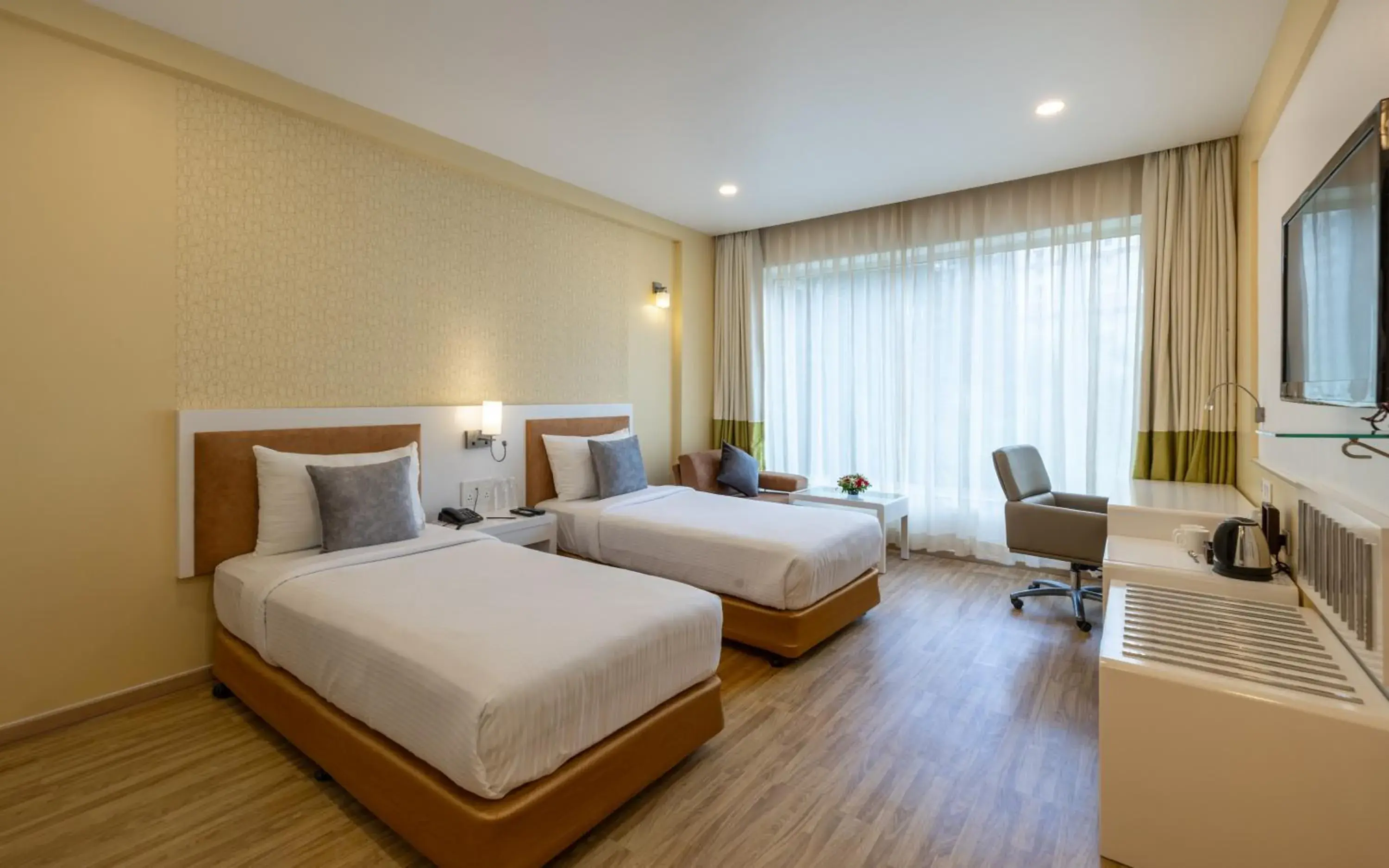 Bedroom, Bed in Hotel Kohinoor Elite near BKC Bedroom, Bed in Hotel Kohinoor Elite near BKC