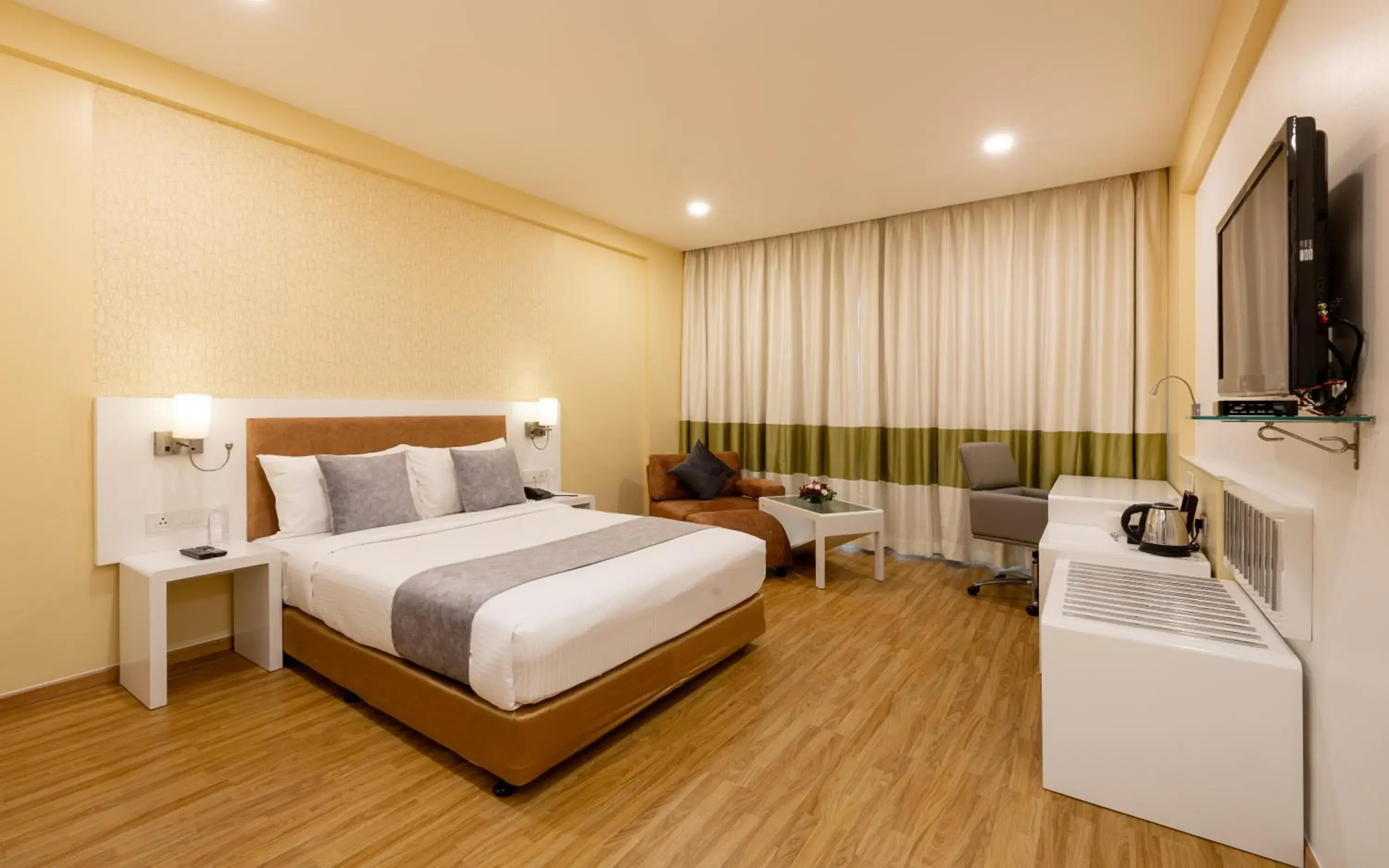 Bedroom, Bed in Hotel Kohinoor Elite near BKC Bedroom, Bed in Hotel Kohinoor Elite near BKC