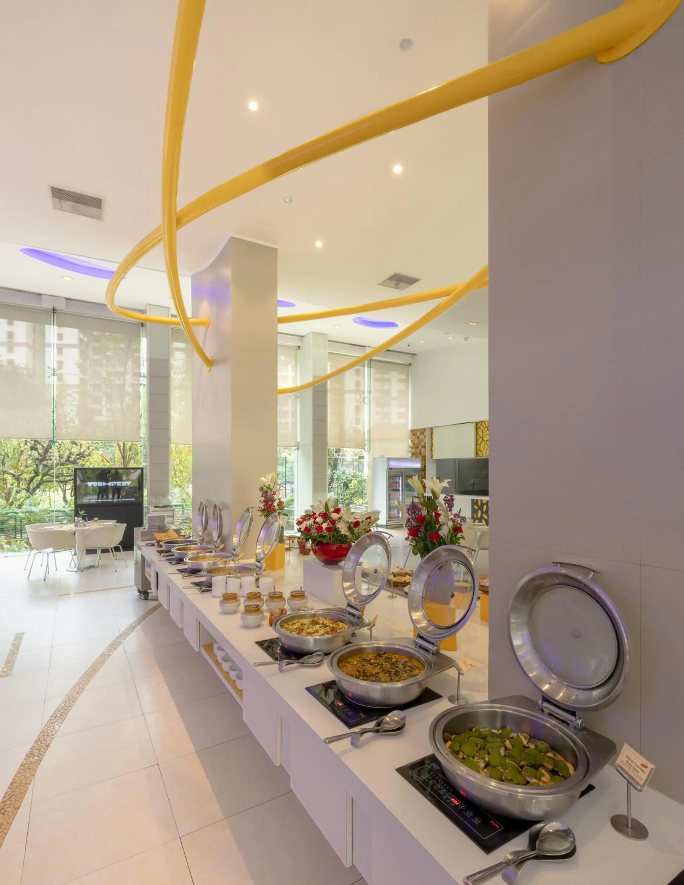 Buffet breakfast in Hotel Kohinoor Elite near BKC