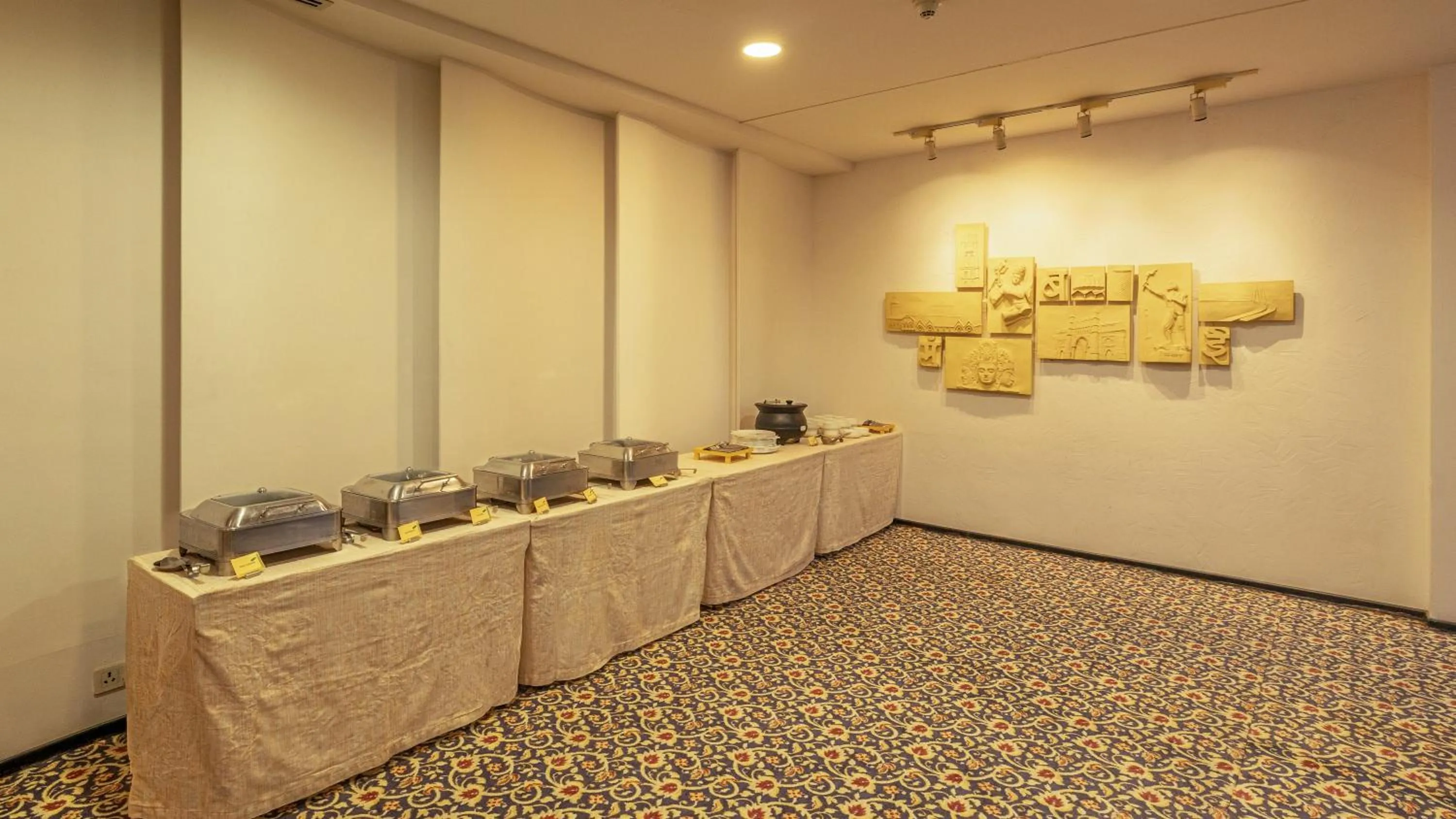 Buffet breakfast in Hotel Kohinoor Elite near BKC